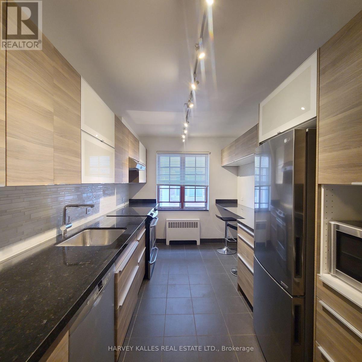 6 - 65 Old Mill Road, Toronto, Ontario  M8X 1G9 - Photo 5 - W12784834