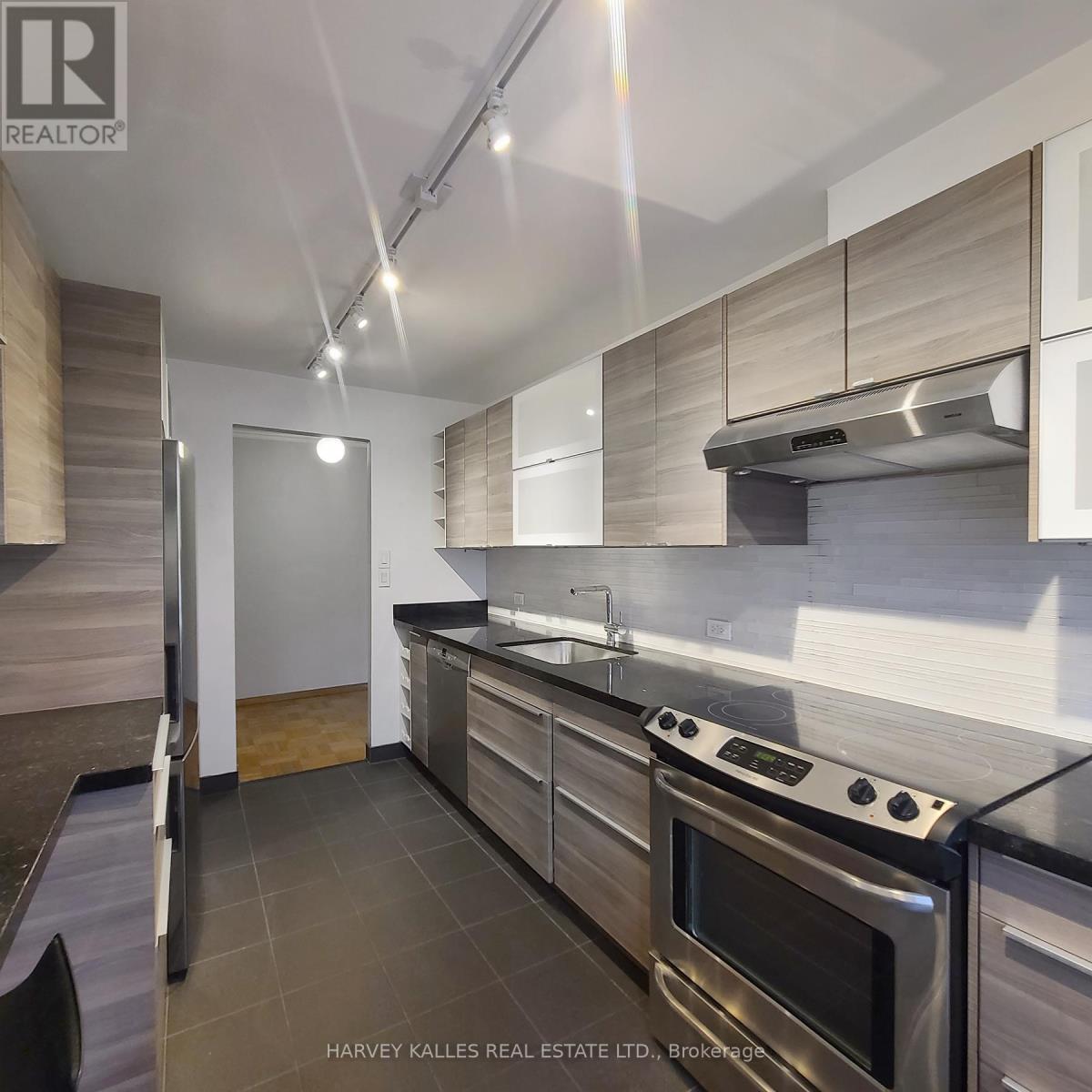 6 - 65 Old Mill Road, Toronto, Ontario  M8X 1G9 - Photo 6 - W12784834