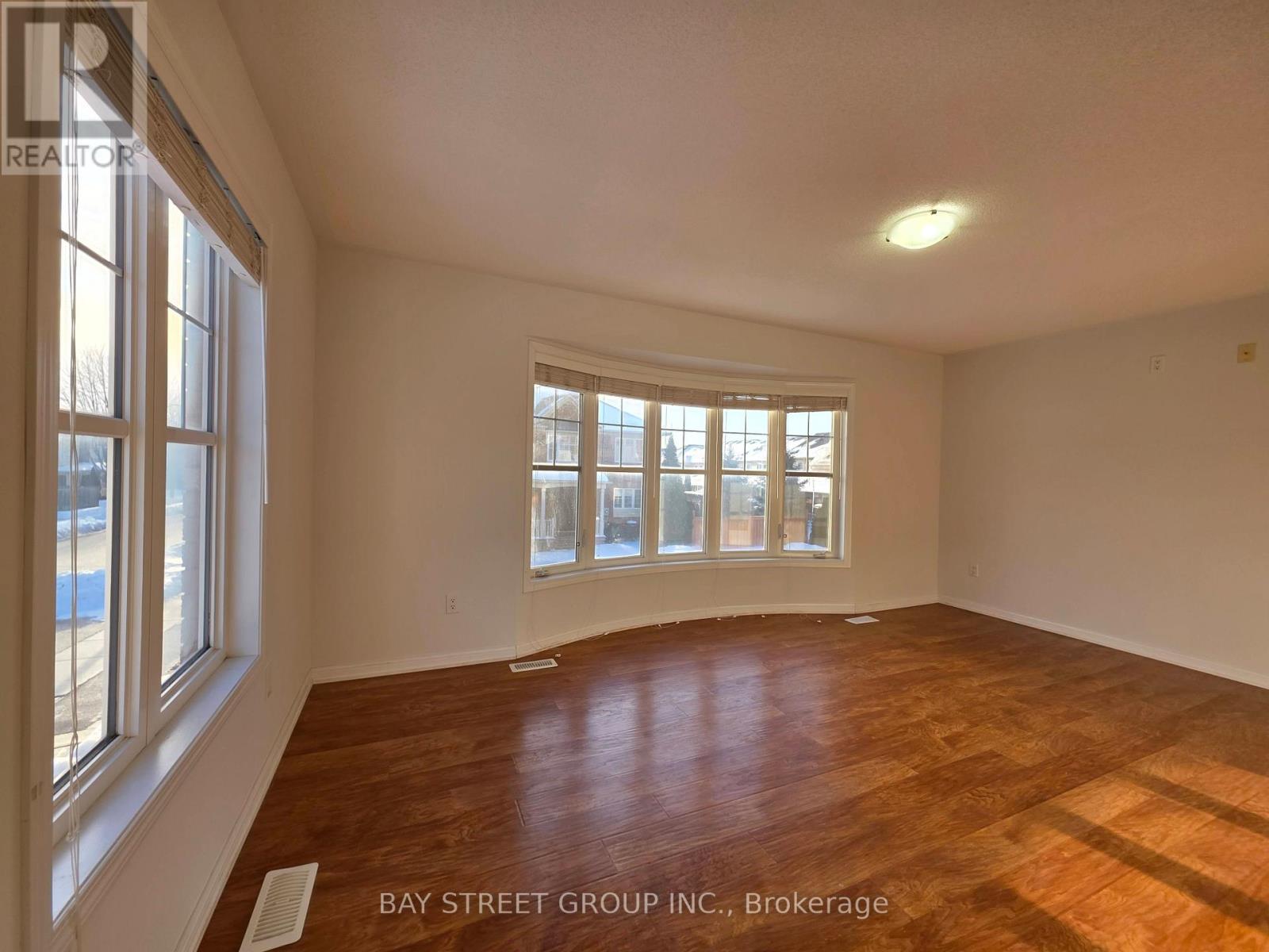 2266 Baronwood Drive, Oakville, Ontario  L6M 0G6 - Photo 4 - W12784900