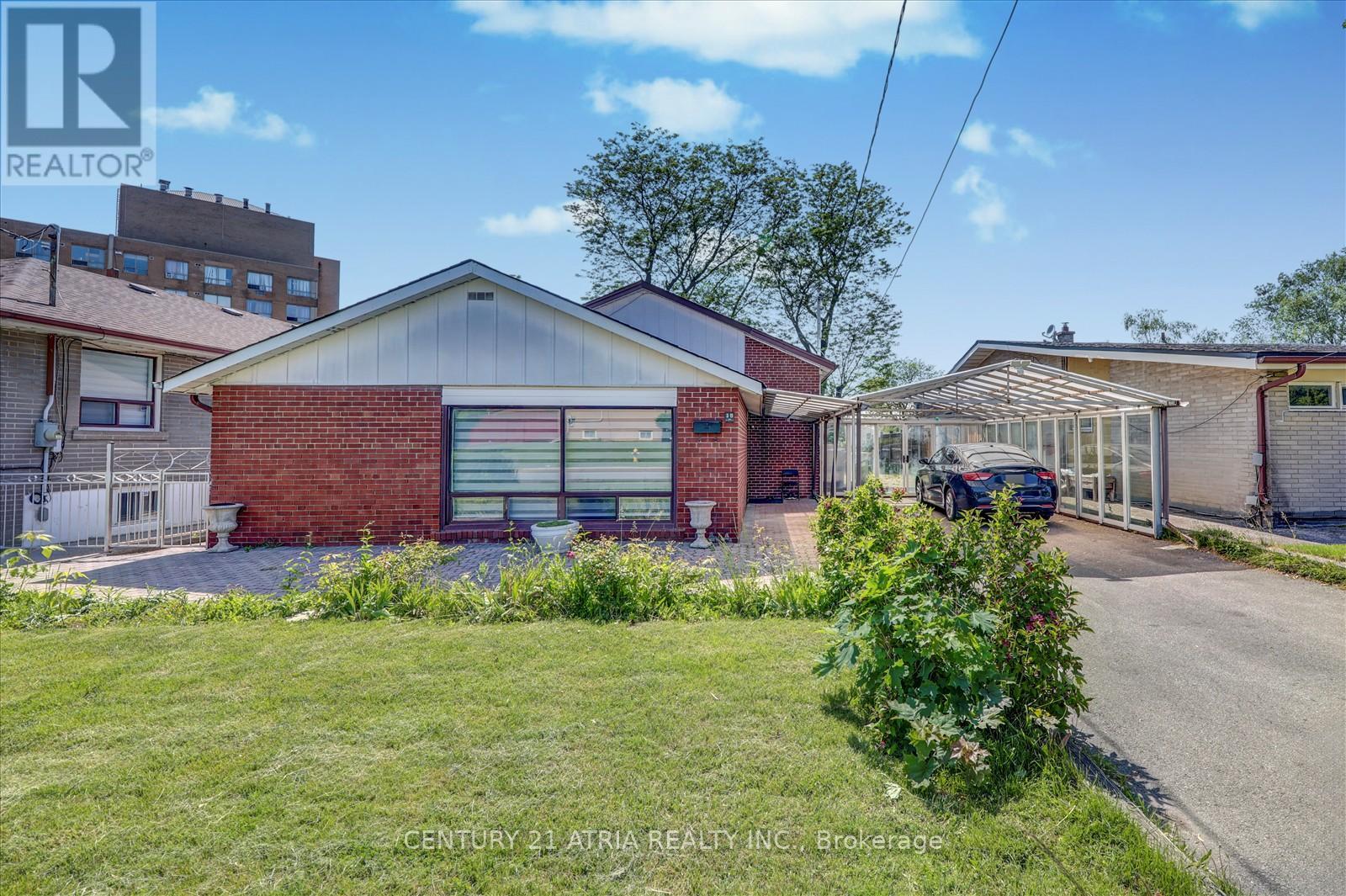 18 De Marco Boulevard, Toronto, Ontario  M6L 2W1 - Photo 1 - W12784932