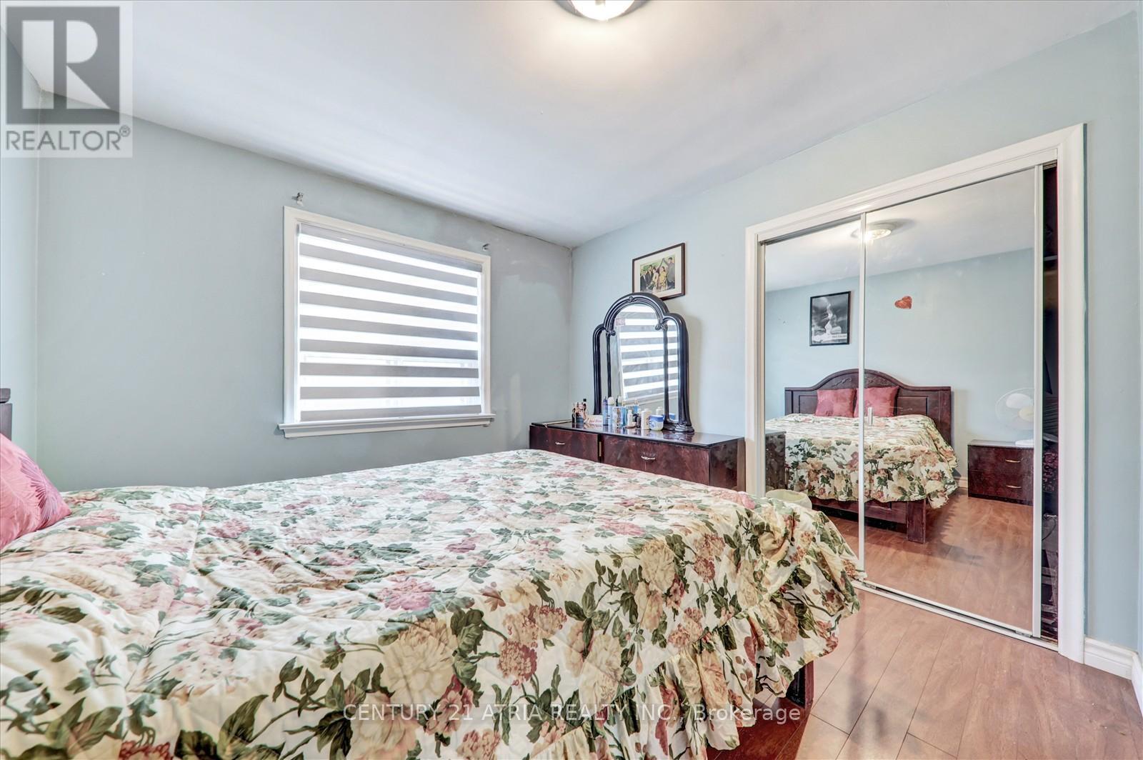 18 De Marco Boulevard, Toronto, Ontario  M6L 2W1 - Photo 11 - W12784932