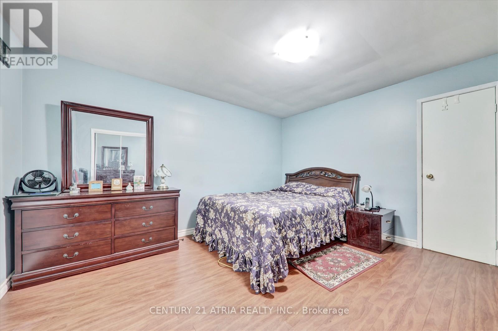 18 De Marco Boulevard, Toronto, Ontario  M6L 2W1 - Photo 13 - W12784932