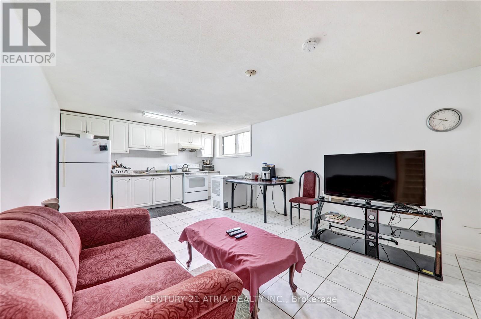 18 De Marco Boulevard, Toronto, Ontario  M6L 2W1 - Photo 16 - W12784932