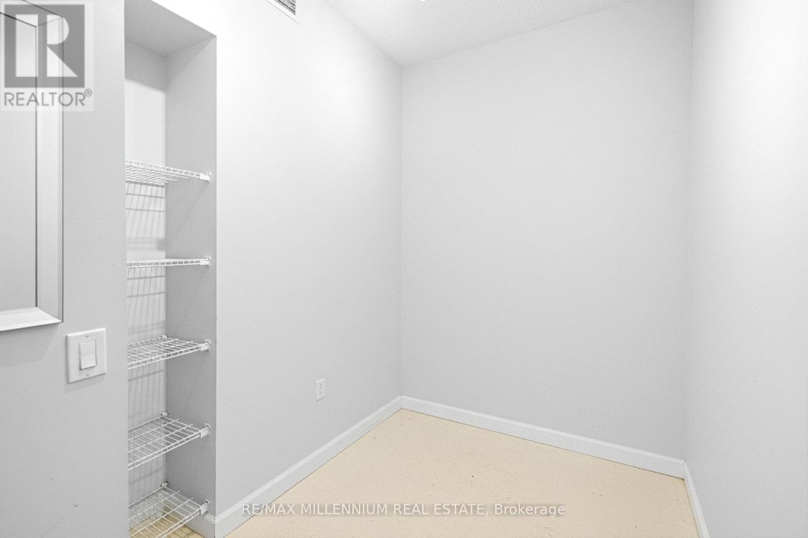 105 - 330 Princess Royal Drive, Mississauga, Ontario  L5B 4M8 - Photo 12 - W12783822