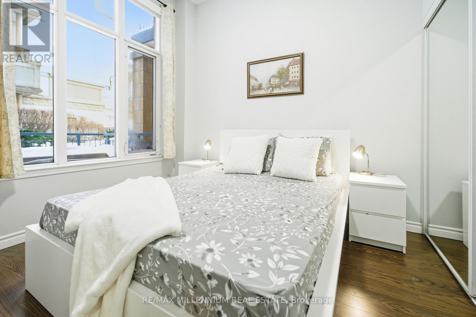 105 - 330 Princess Royal Drive, Mississauga, Ontario  L5B 4M8 - Photo 11 - W12783822