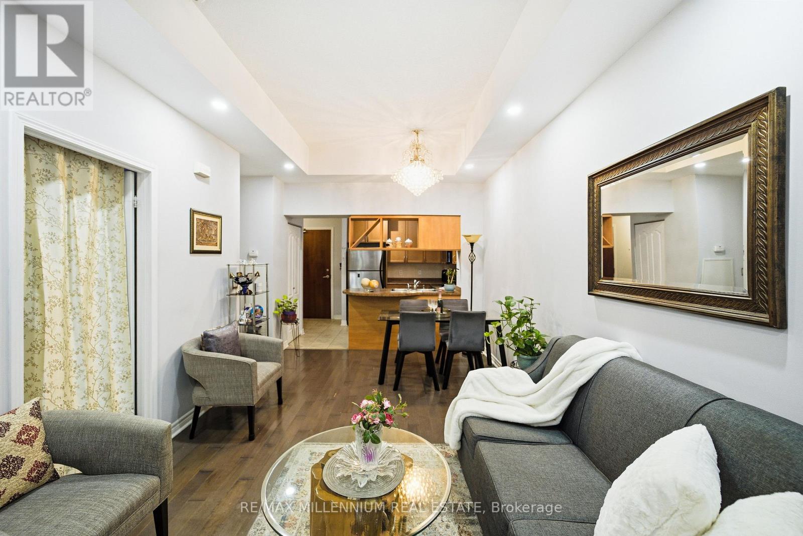 105 - 330 Princess Royal Drive, Mississauga, Ontario  L5B 4M8 - Photo 5 - W12783822