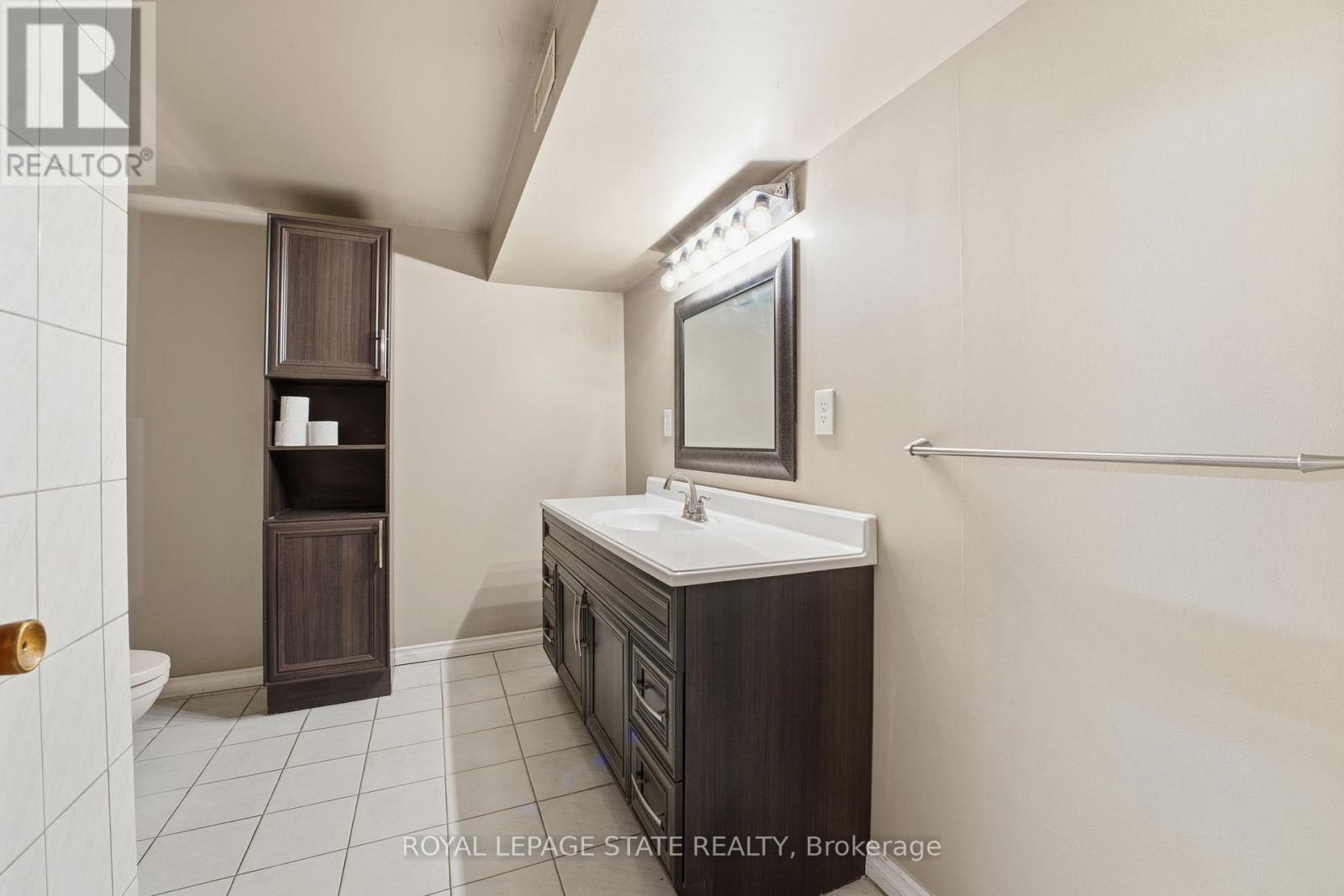 156 Kentley Drive, Hamilton, Ontario  L8E 1A7 - Photo 24 - X12784816