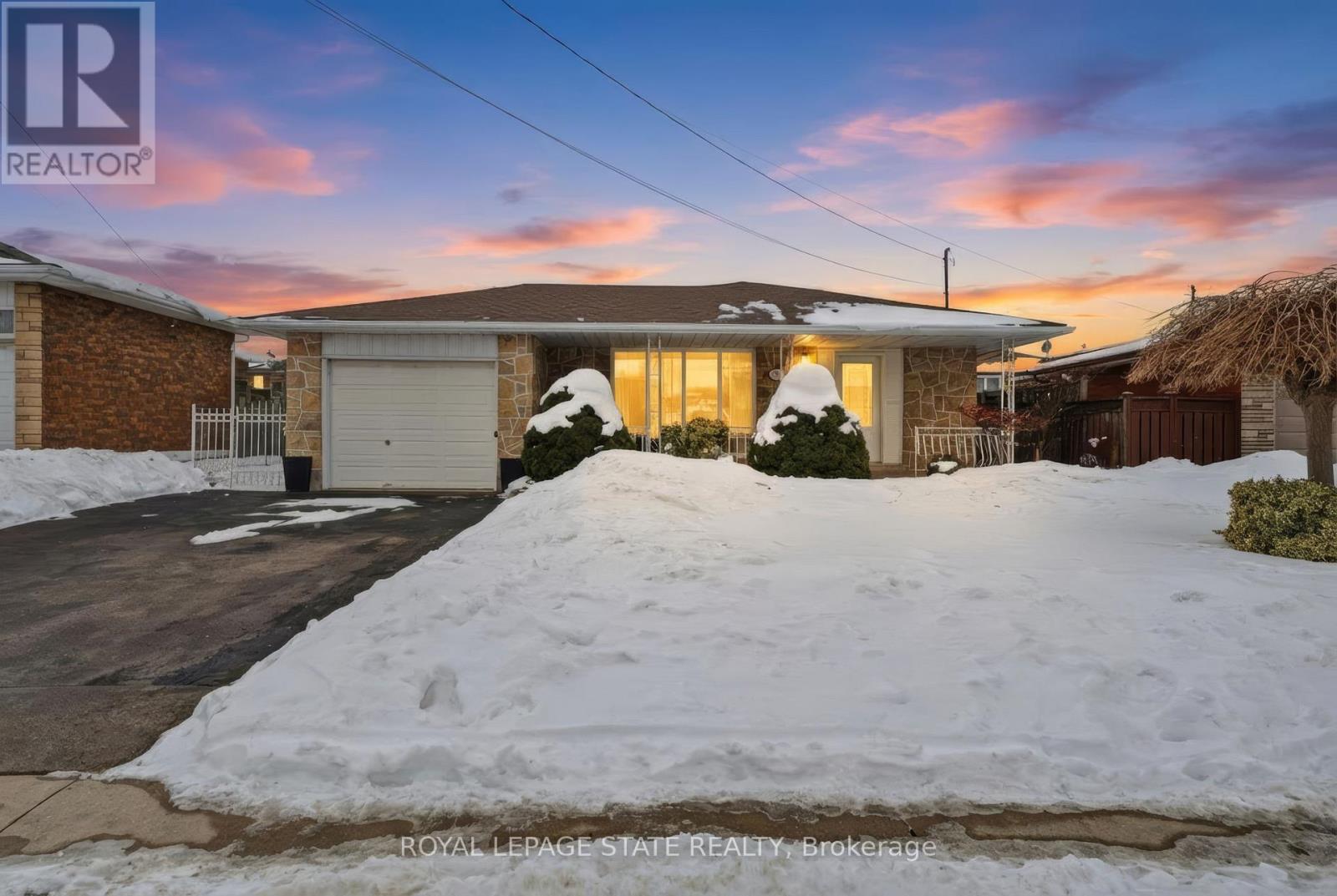 156 Kentley Drive, Hamilton, Ontario  L8E 1A7 - Photo 3 - X12784816