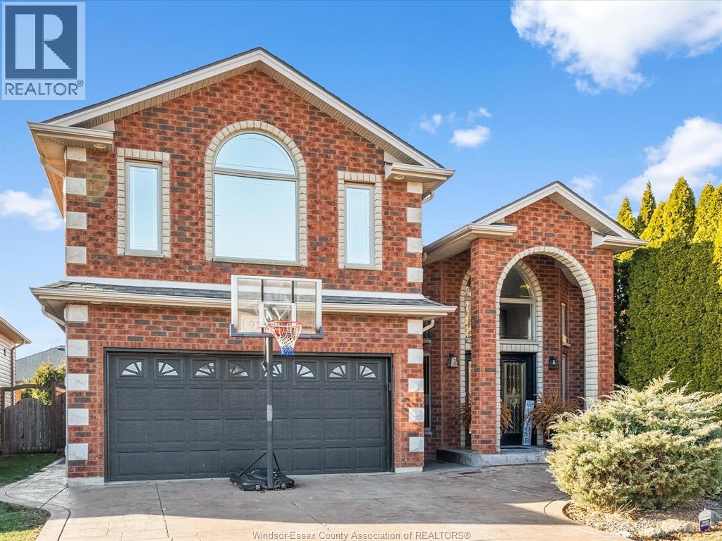 MLS# 26003147: 957 BANWELL, Windsor, Canada