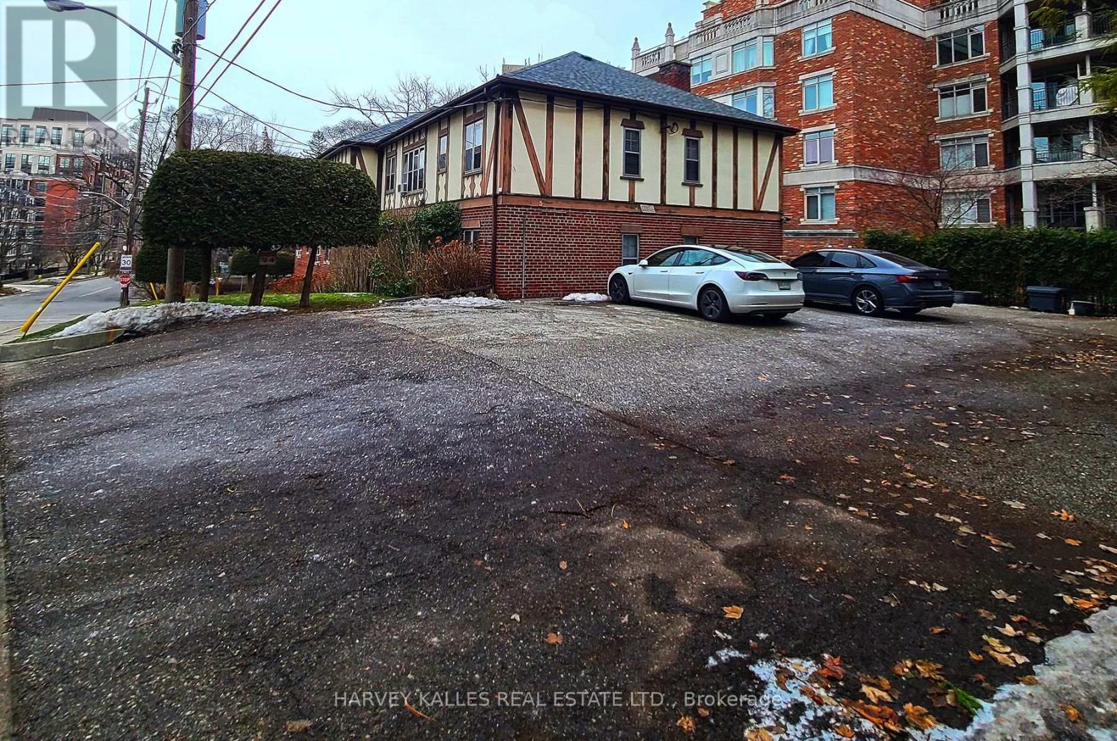 8 - 65 Old Mill Road, Toronto, Ontario  M8X 1G9 - Photo 3 - W12784850