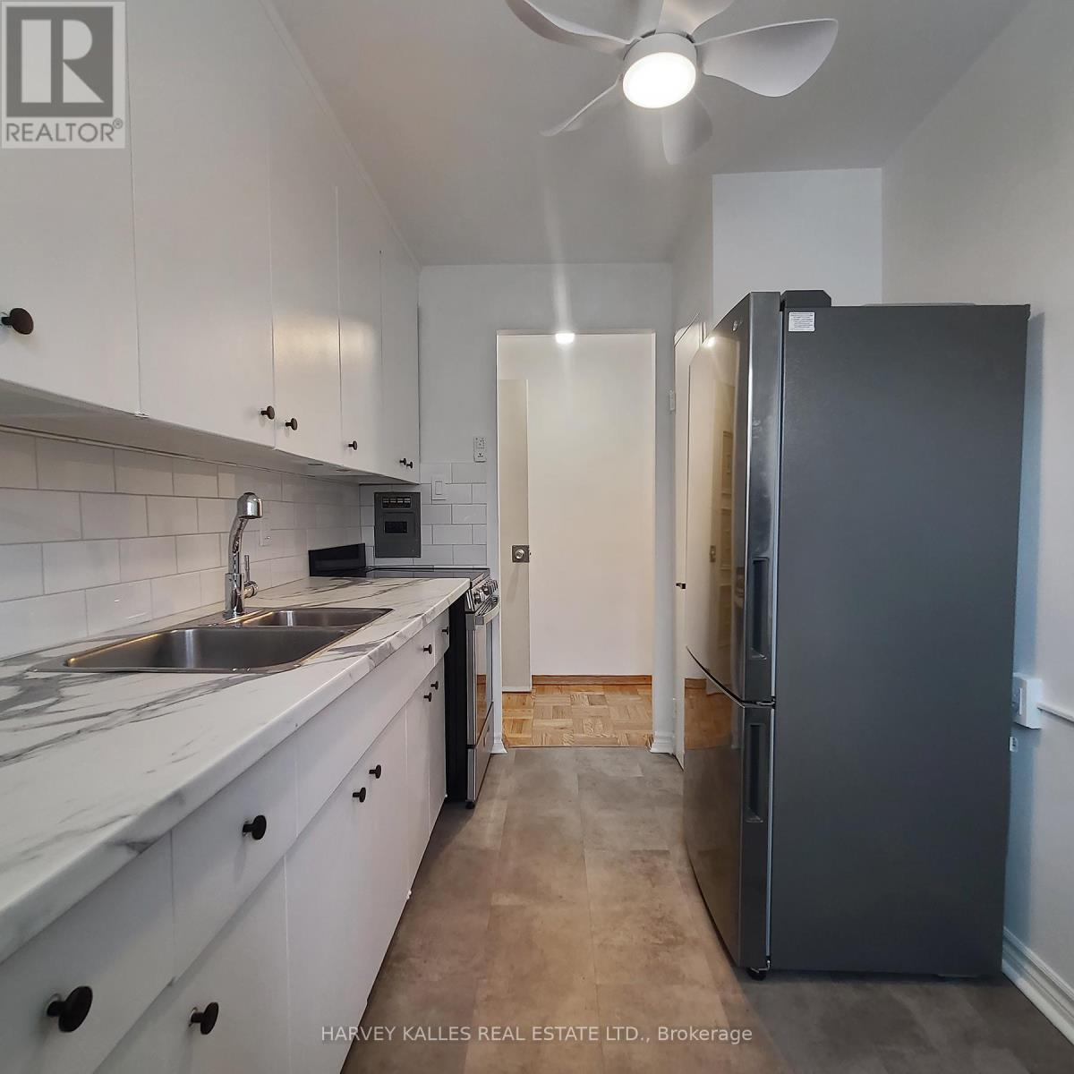 8 - 65 Old Mill Road, Toronto, Ontario  M8X 1G9 - Photo 5 - W12784850