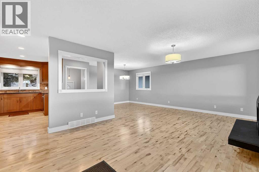 740 Lysander Drive Se, Calgary, Alberta  T2C 1X1 - Photo 4 - A2285679