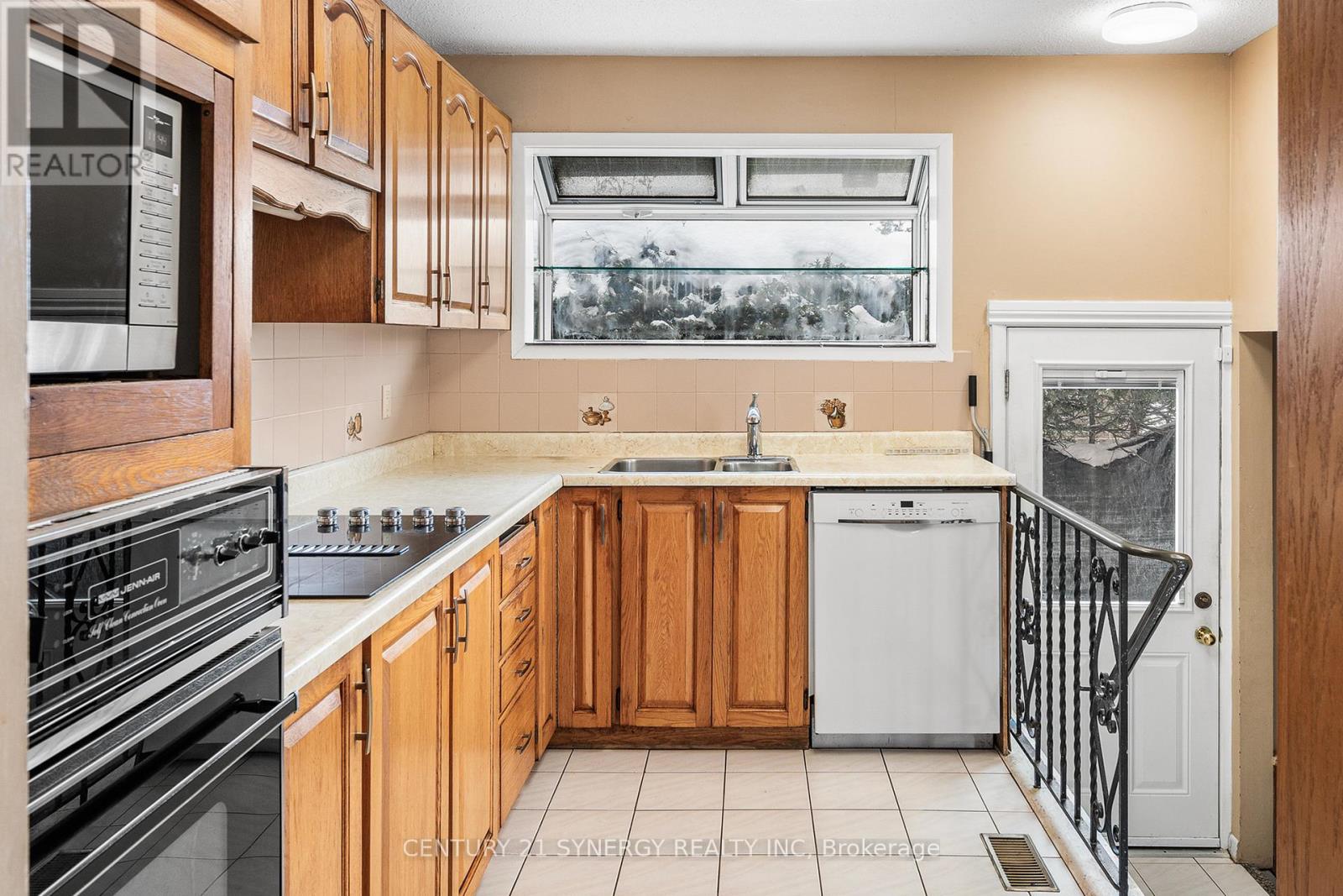 2414 Joliffe Street, Ottawa, Ontario  K1G 1G9 - Photo 10 - X12784970