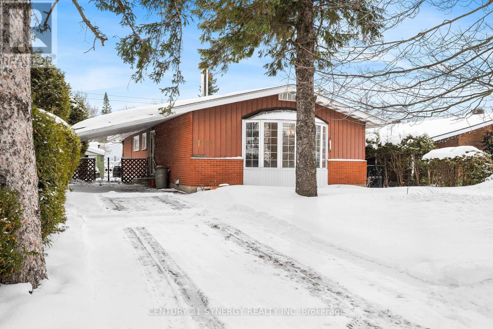 2414 Joliffe Street, Ottawa, Ontario  K1G 1G9 - Photo 2 - X12784970