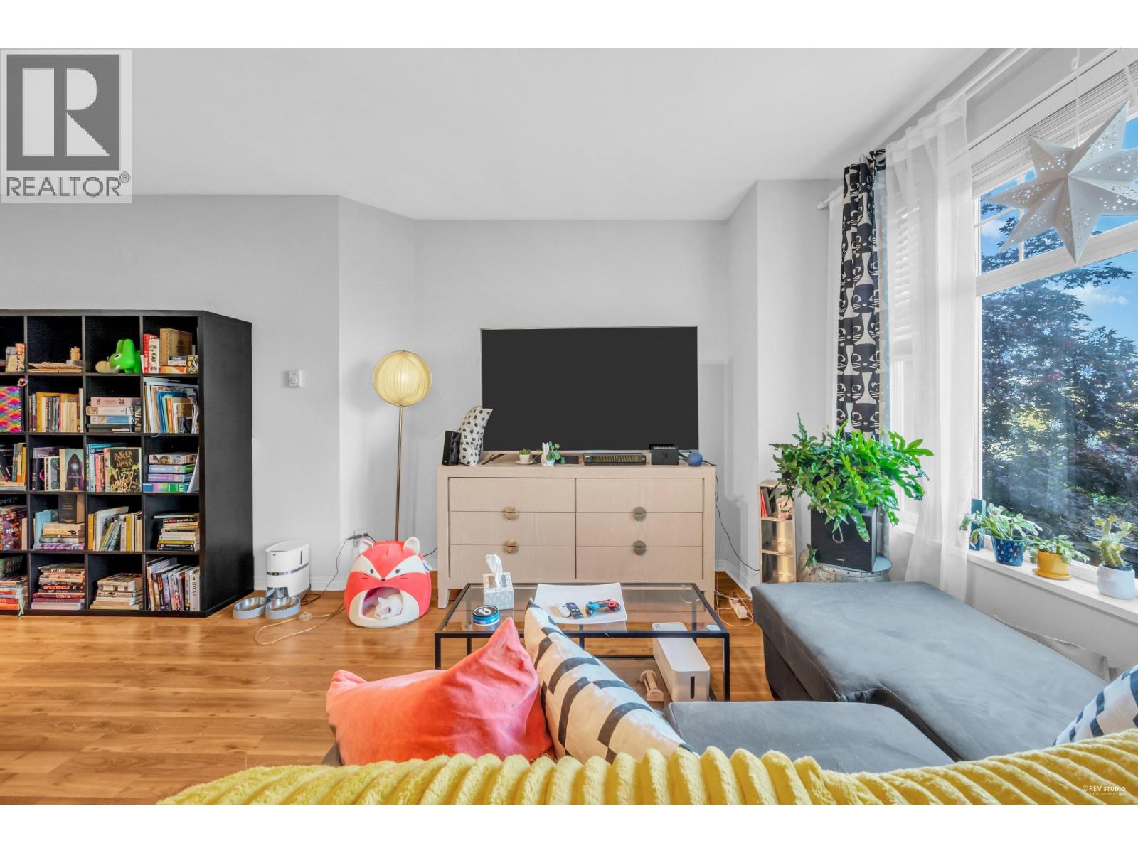 213 83 Star Crescent, New Westminster, British Columbia  V3M 6X8 - Photo 3 - R3089484