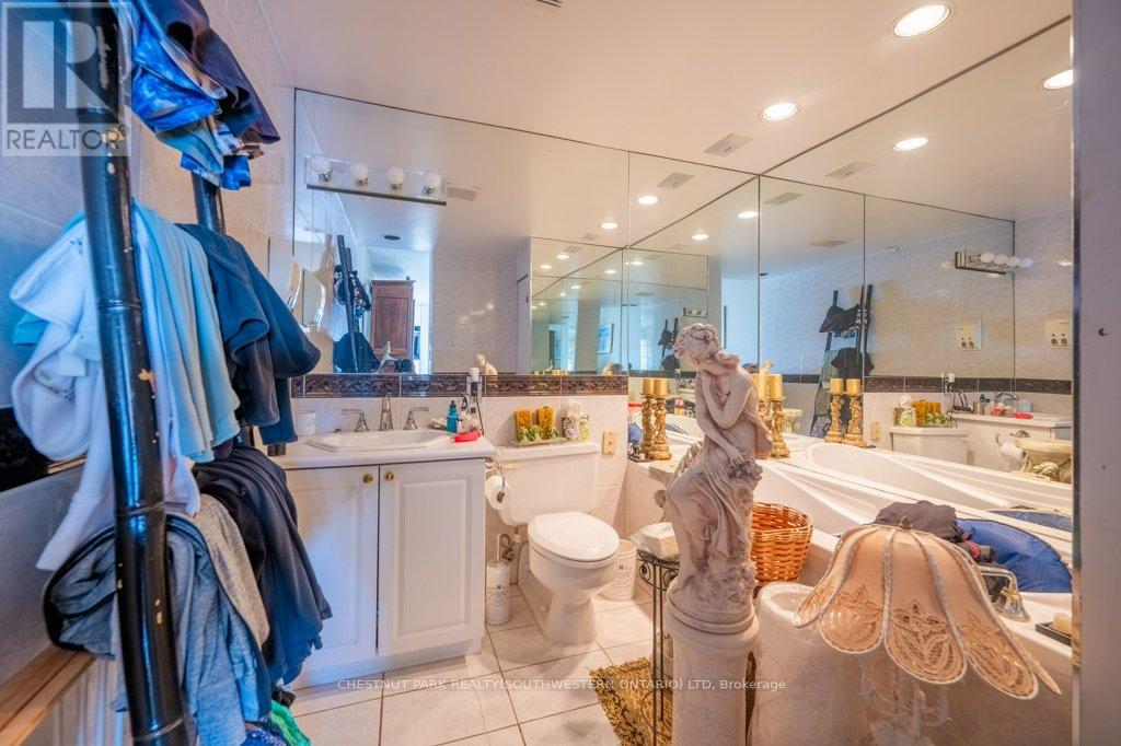 1416 - 33 Harbour Square, Toronto, Ontario  M5J 2G2 - Photo 24 - C12785000