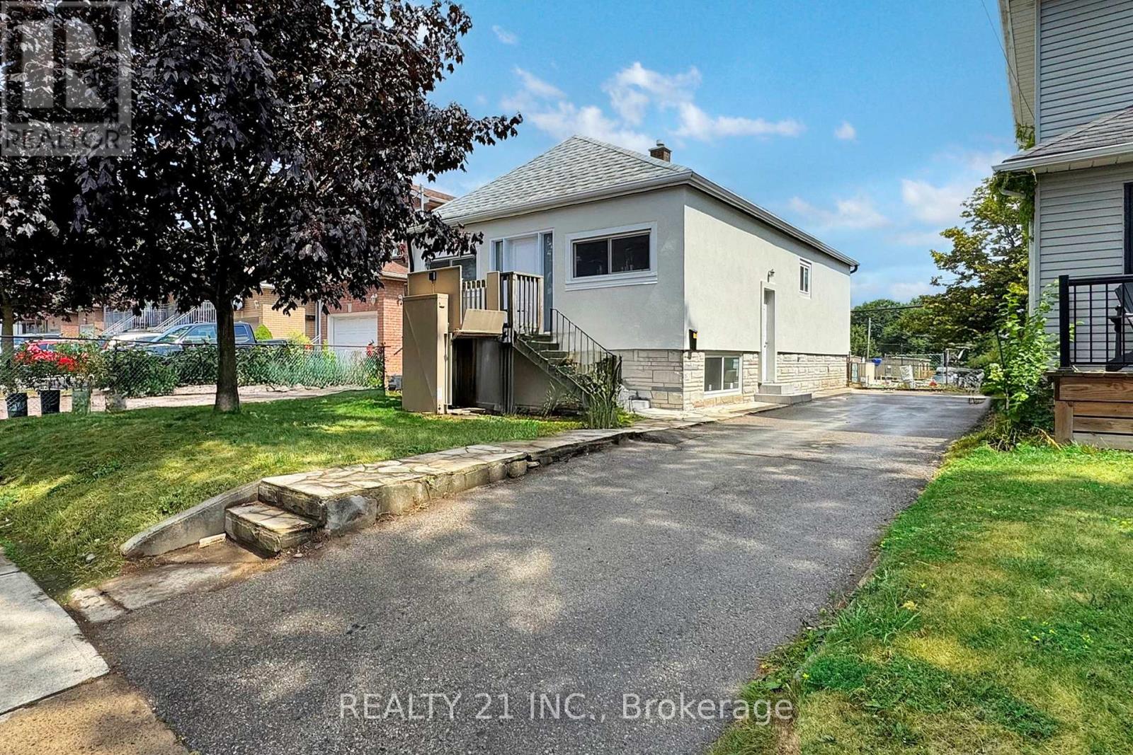 125 S Woodrow Boulevard, Toronto, Ontario  M1N 3L8 - Photo 1 - E12784974