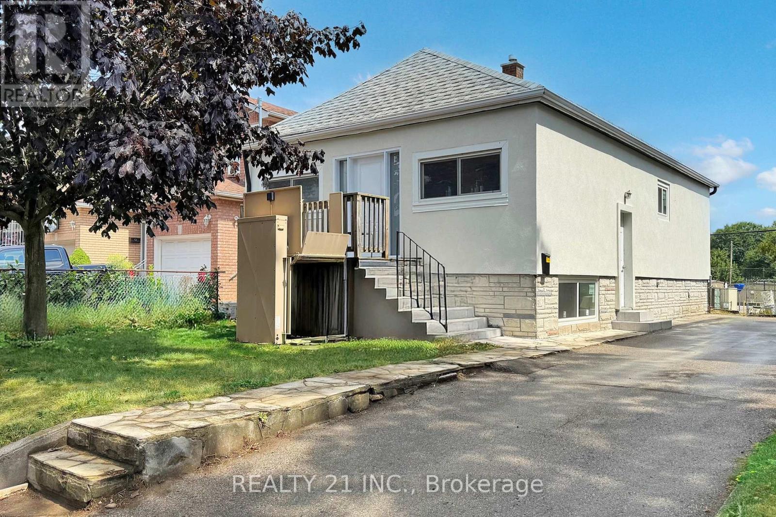 125 S Woodrow Boulevard, Toronto, Ontario  M1N 3L8 - Photo 3 - E12784974