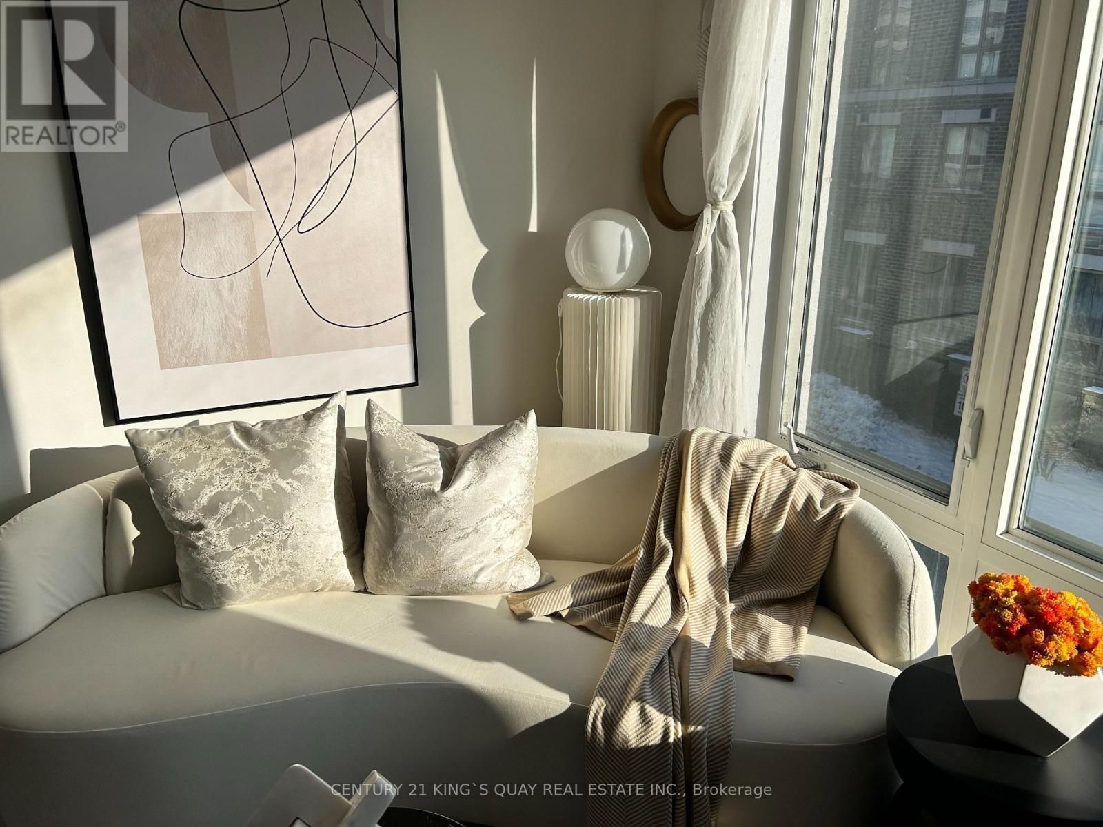 304 - 20 Dunsheath Way, Markham, Ontario  L6B 1N3 - Photo 2 - N12784966