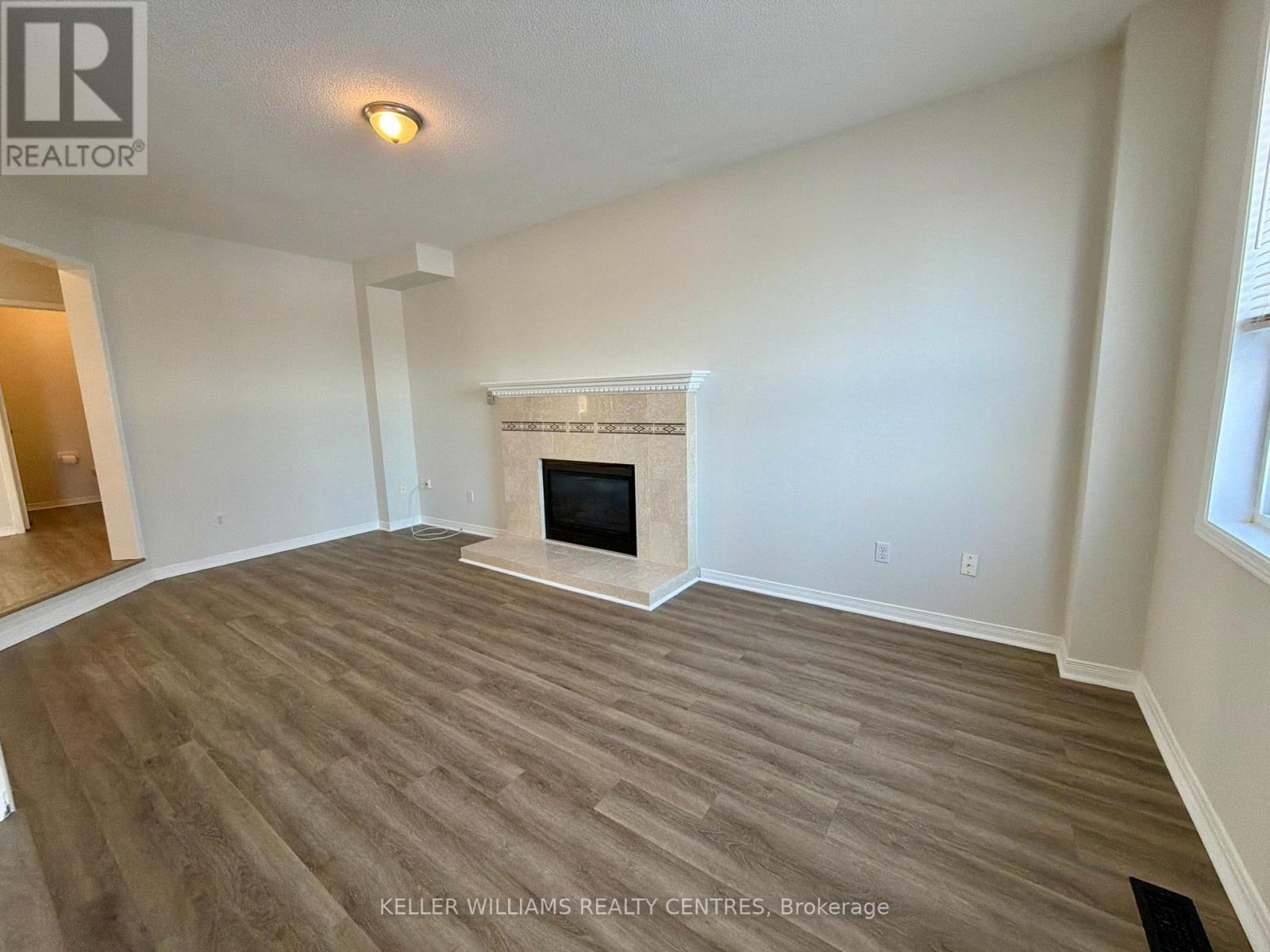 Upper - 302 Livingstone Street W, Barrie (Northwest), Ontario  L4N 7C2 - Photo 11 - S12784946