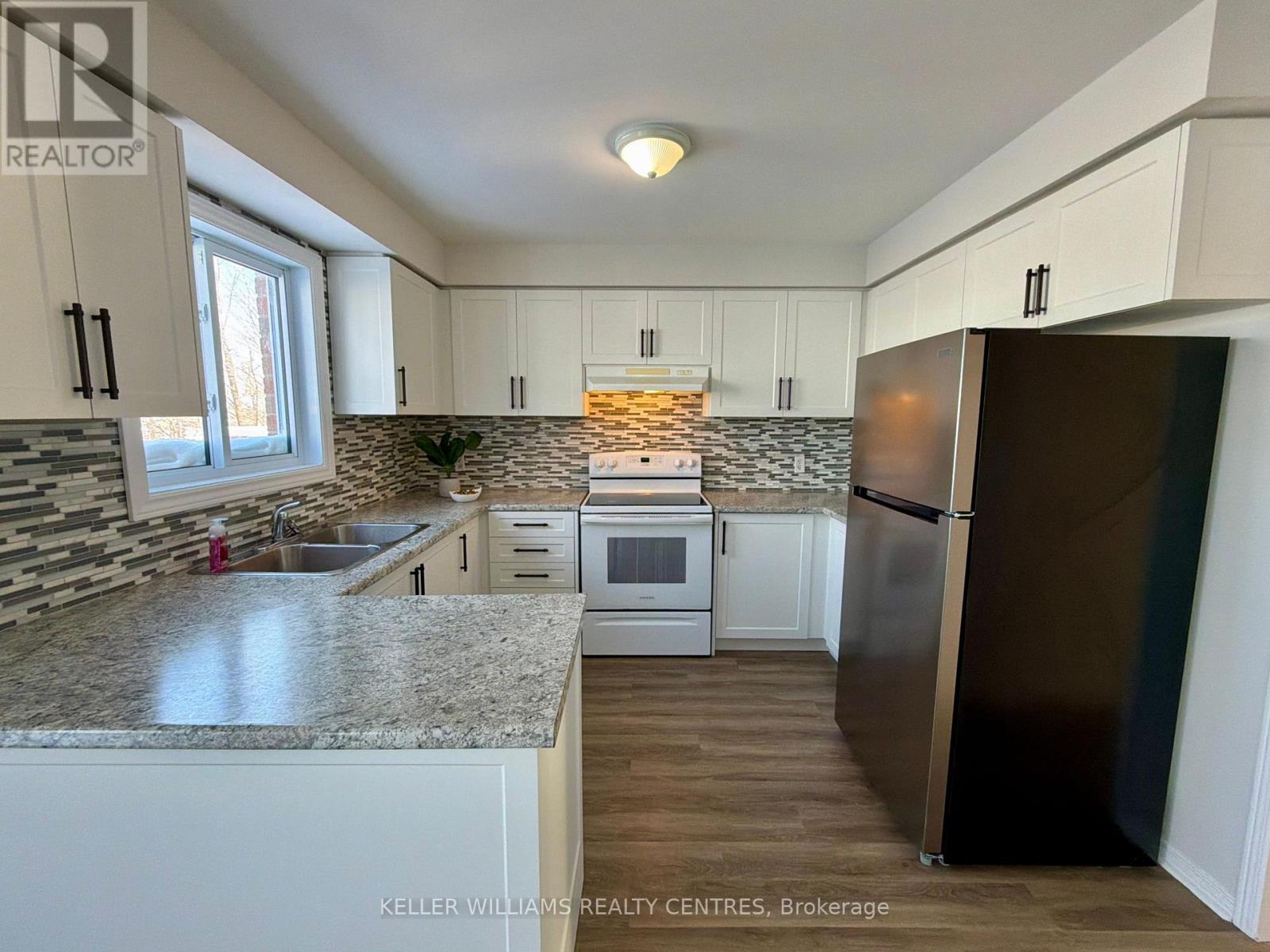 Upper - 302 Livingstone Street W, Barrie (Northwest), Ontario  L4N 7C2 - Photo 14 - S12784946