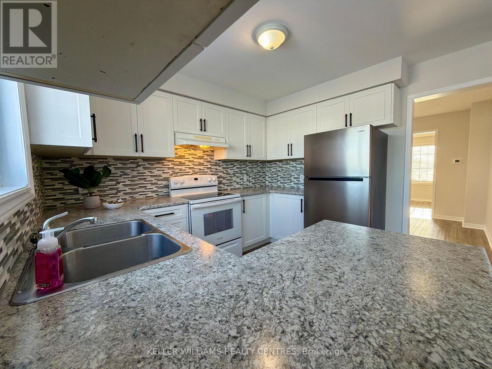 Upper - 302 Livingstone Street W, Barrie (Northwest), Ontario  L4N 7C2 - Photo 16 - S12784946