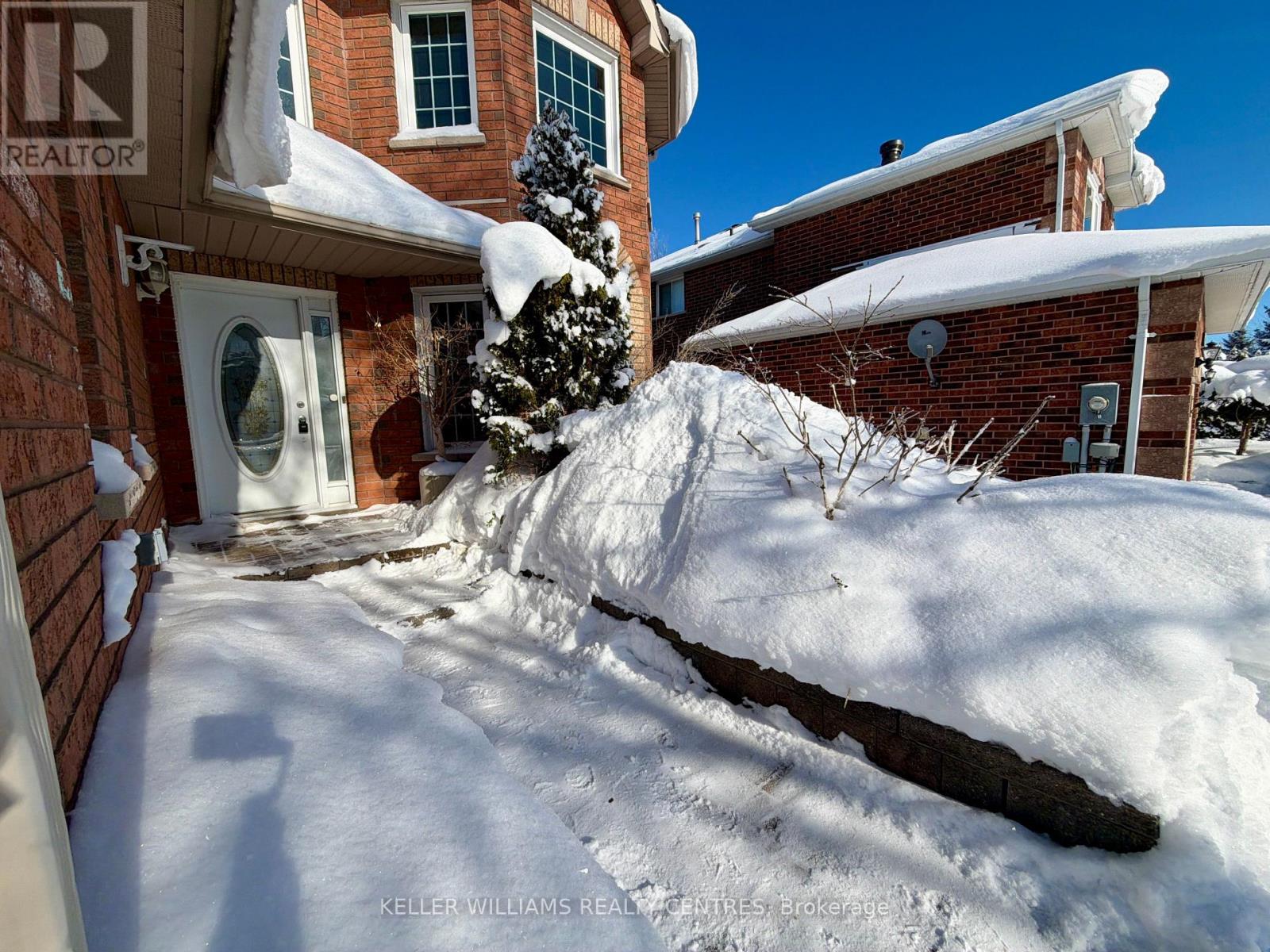 Upper - 302 Livingstone Street W, Barrie (Northwest), Ontario  L4N 7C2 - Photo 2 - S12784946