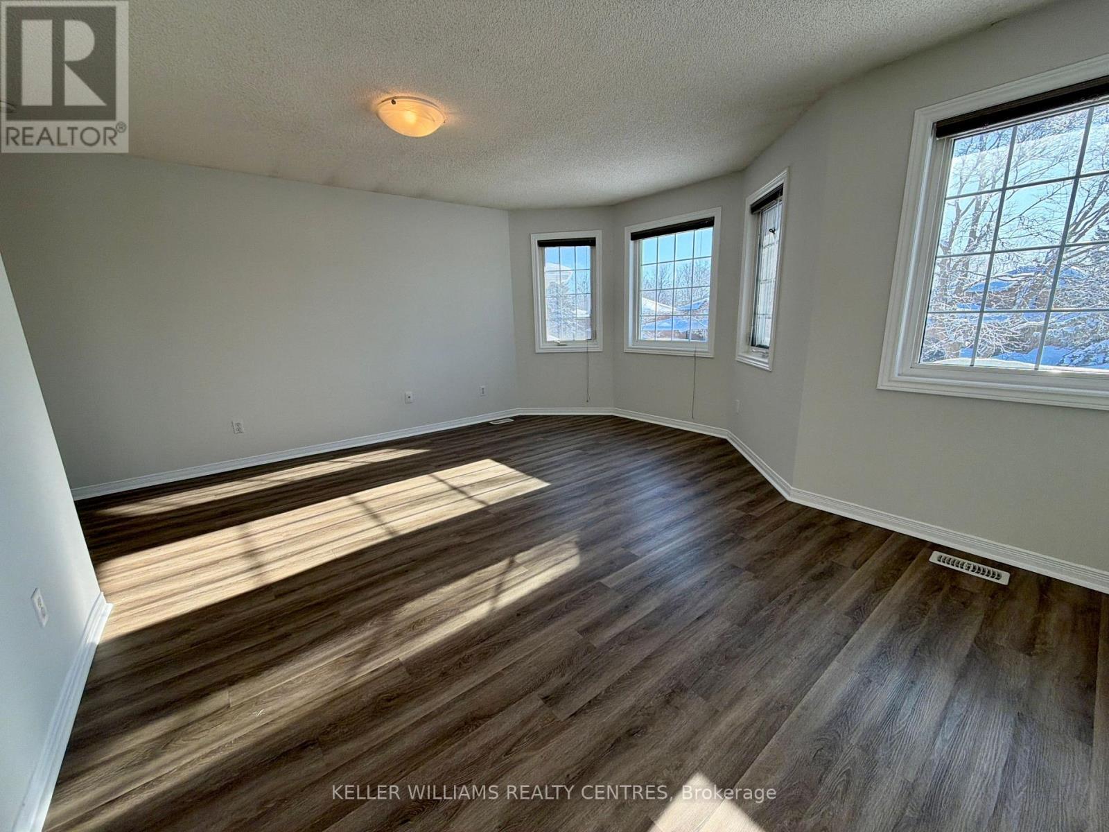 Upper - 302 Livingstone Street W, Barrie (Northwest), Ontario  L4N 7C2 - Photo 23 - S12784946