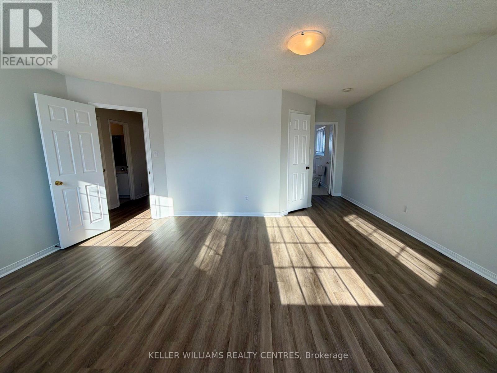 Upper - 302 Livingstone Street W, Barrie (Northwest), Ontario  L4N 7C2 - Photo 25 - S12784946