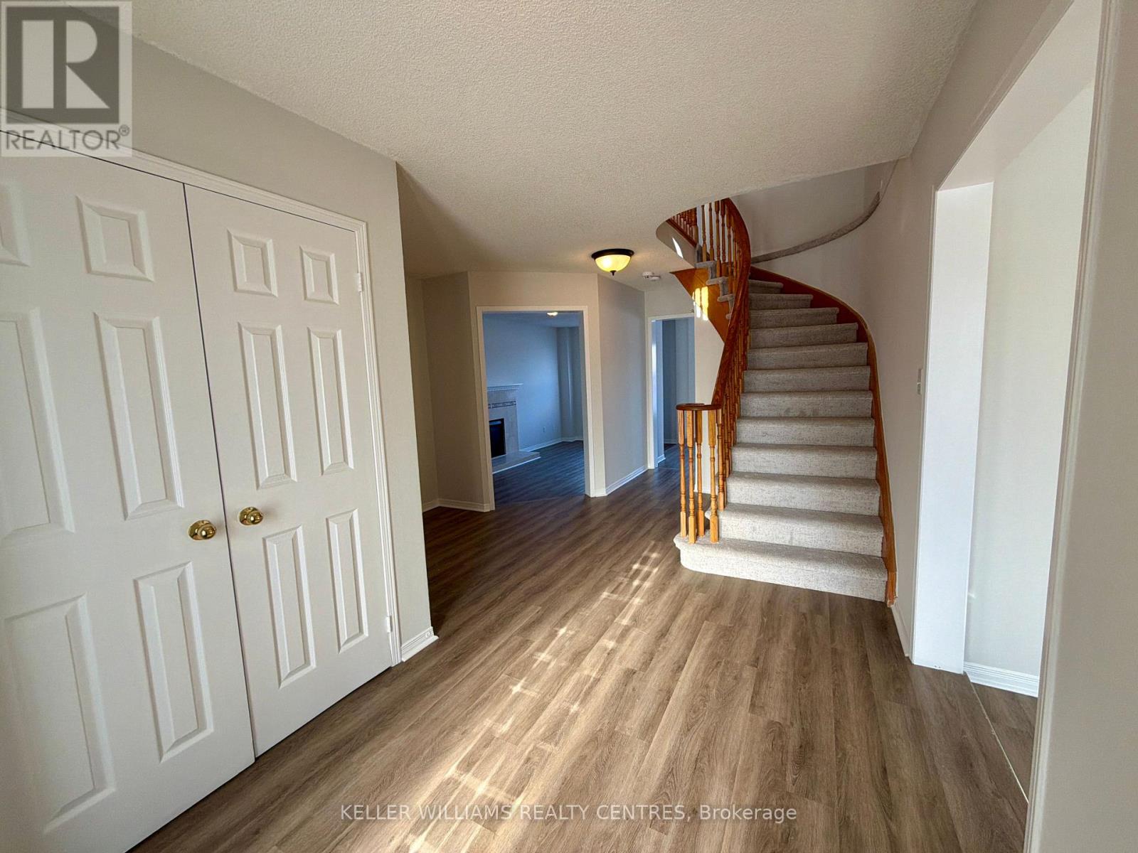 Upper - 302 Livingstone Street W, Barrie (Northwest), Ontario  L4N 7C2 - Photo 5 - S12784946