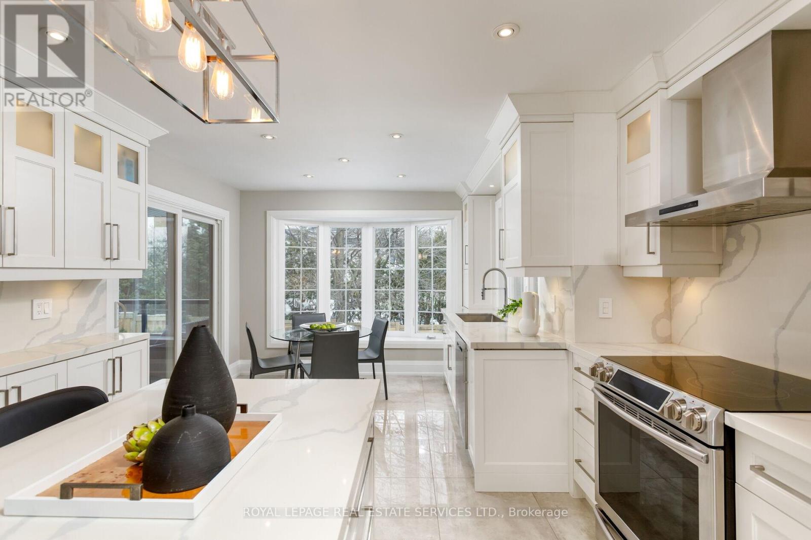 1286 Gryphon Mews, Mississauga, Ontario  L4W 3E5 - Photo 11 - W12784942