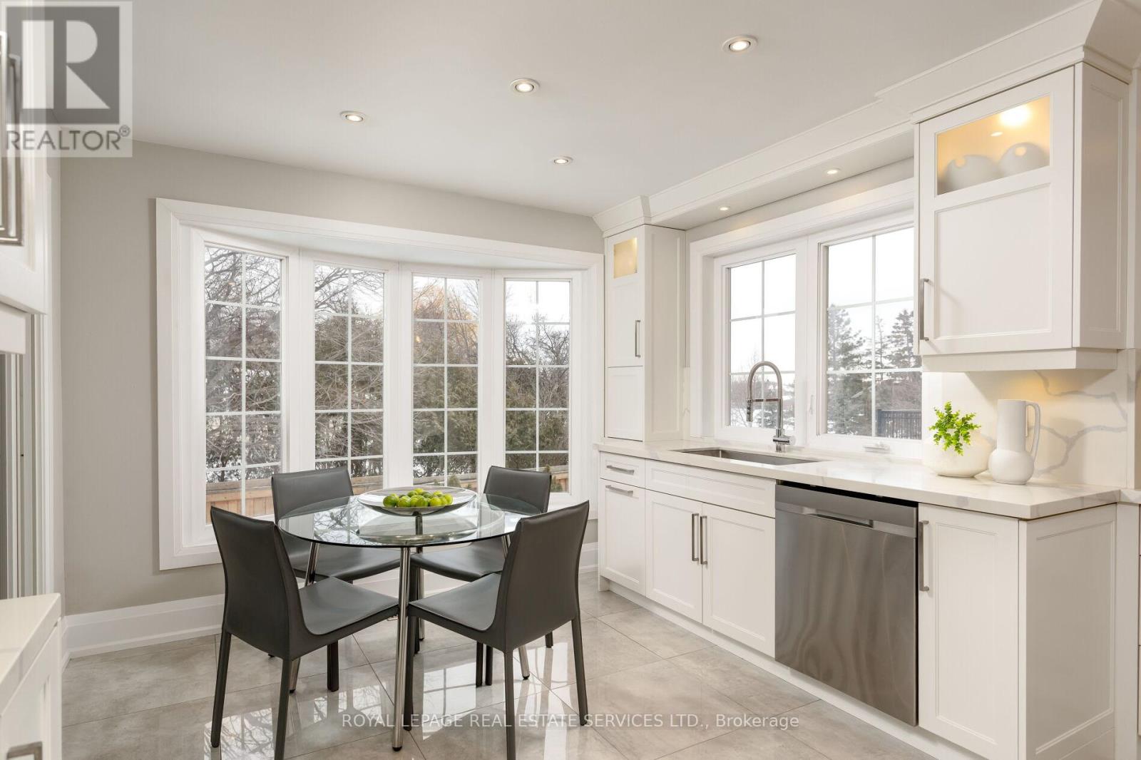 1286 Gryphon Mews, Mississauga, Ontario  L4W 3E5 - Photo 12 - W12784942