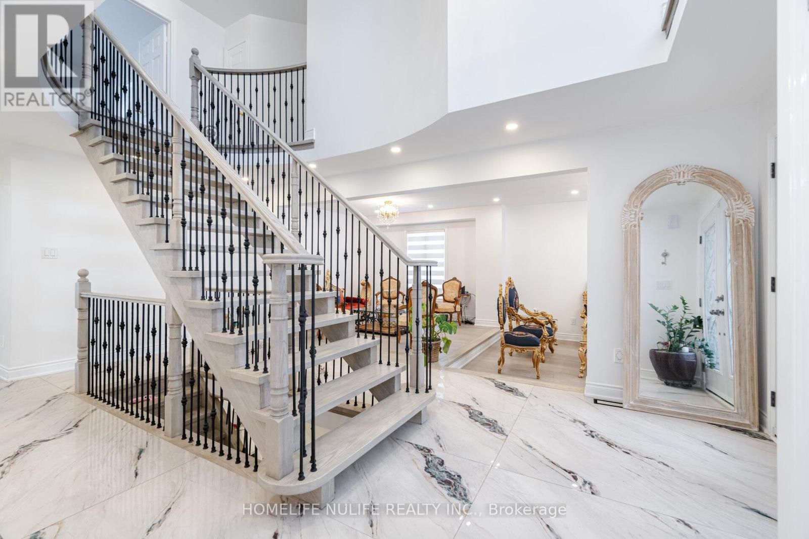 6150 Bankhead Court, Mississauga, Ontario  L5V 1L9 - Photo 2 - W12785018