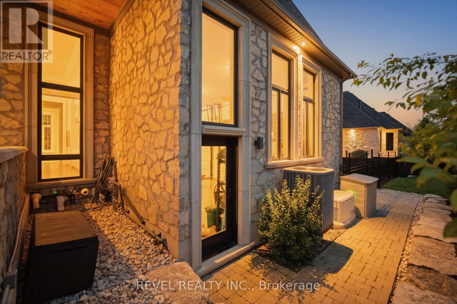 60 Heritage Lake Drive, Puslinch, Ontario  N0B 2J0 - Photo 37 - X12785008