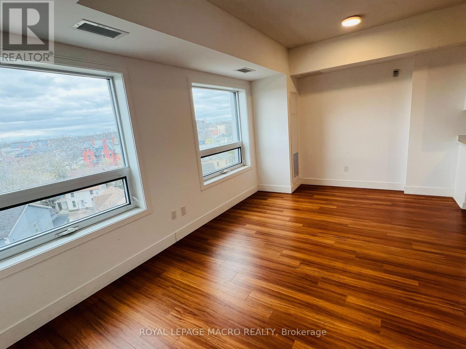 602 - 1 Wellington Street, Brantford, Ontario  N3T 2L3 - Photo 4 - X12785028