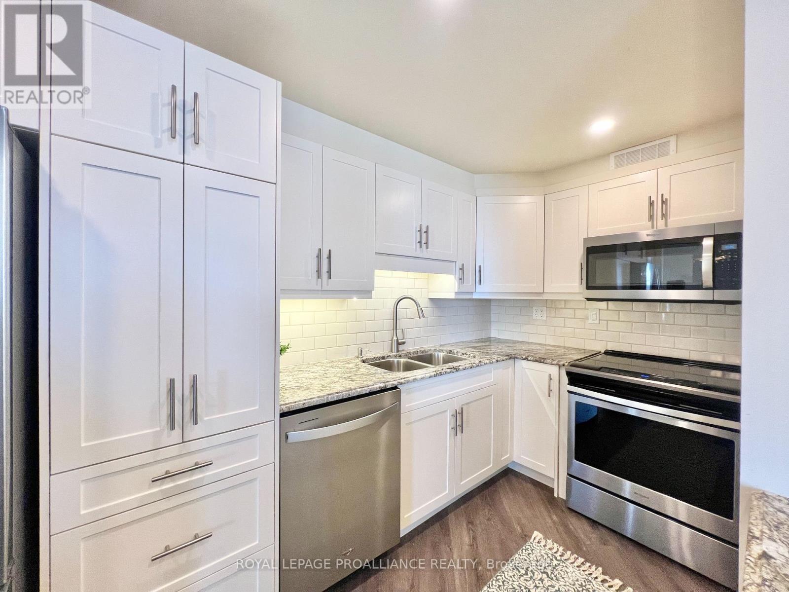 1002 - 344 Front Street, Belleville (Belleville Ward), Ontario  K8N 5M4 - Photo 2 - X12785068