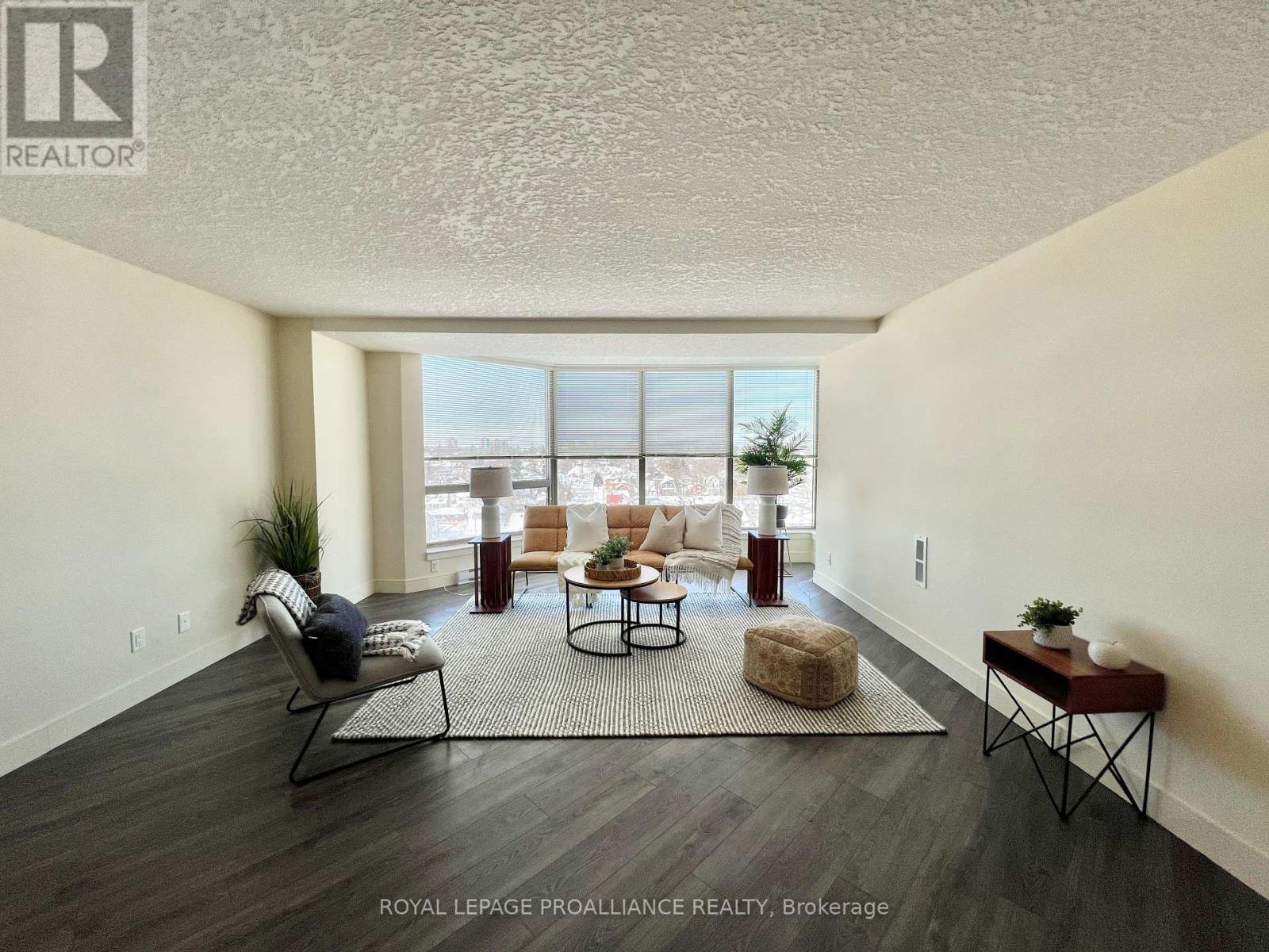 1002 - 344 Front Street, Belleville (Belleville Ward), Ontario  K8N 5M4 - Photo 6 - X12785068