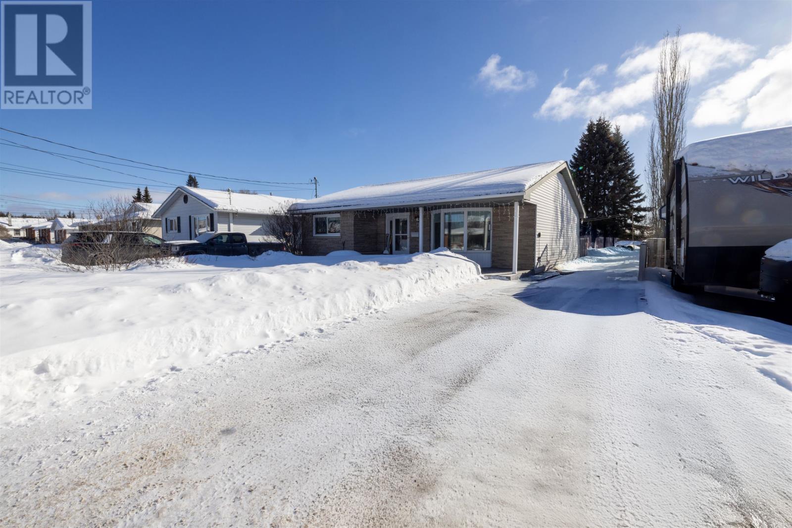 239 Dublin Ave, Thunder Bay, Ontario  P7B 5A1 - Photo 2 - TB2600159