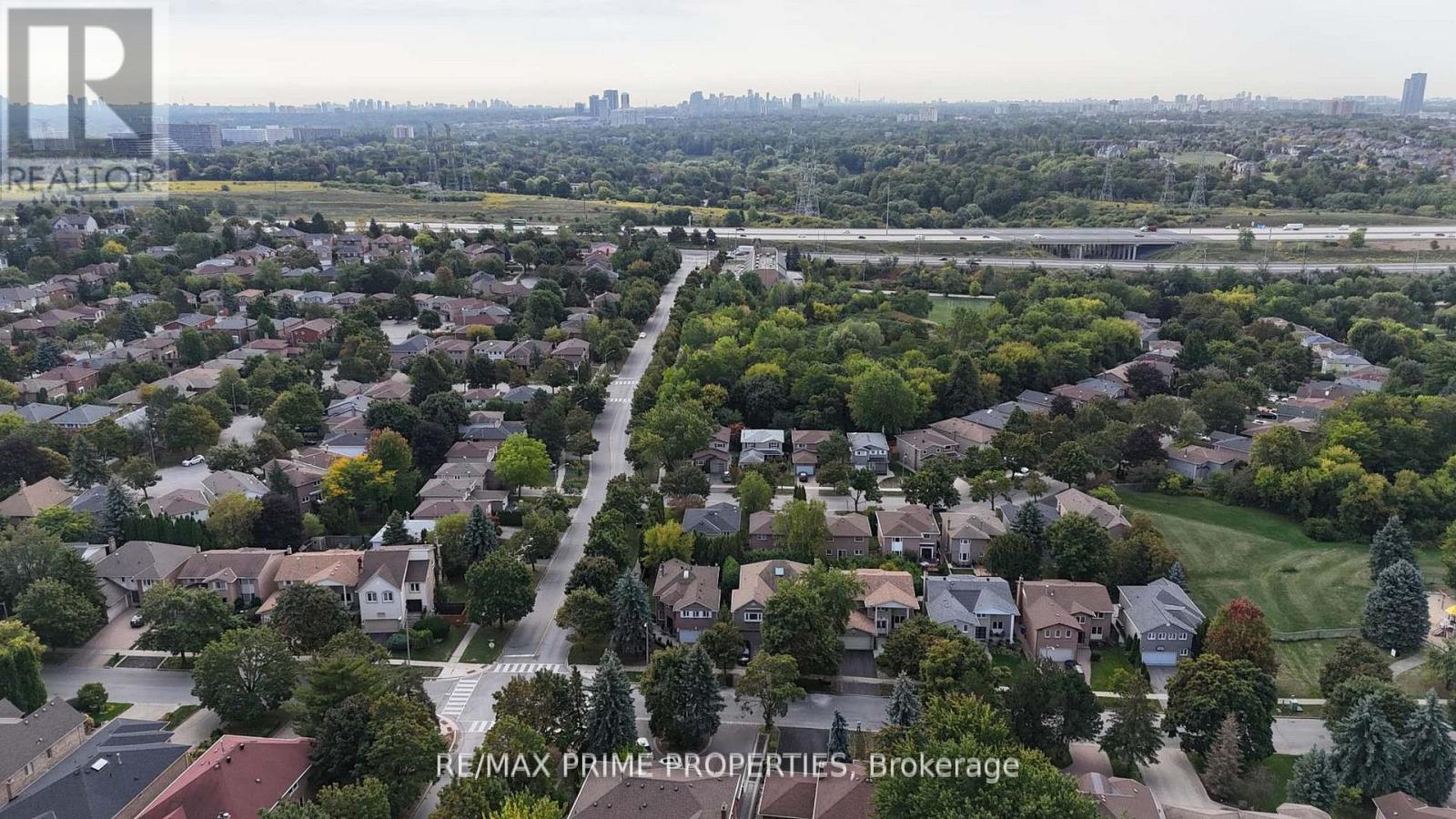 137 Old Surrey Lane, Richmond Hill, Ontario  L4C 6R9 - Photo 42 - N12675324