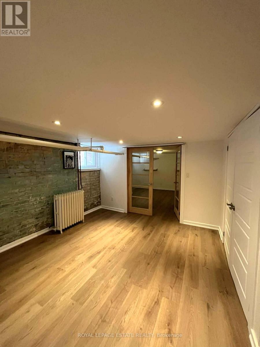 Bsmt Apt - 225 Indian Road, Toronto, Ontario  M6R 2W8 - Photo 17 - W12731500