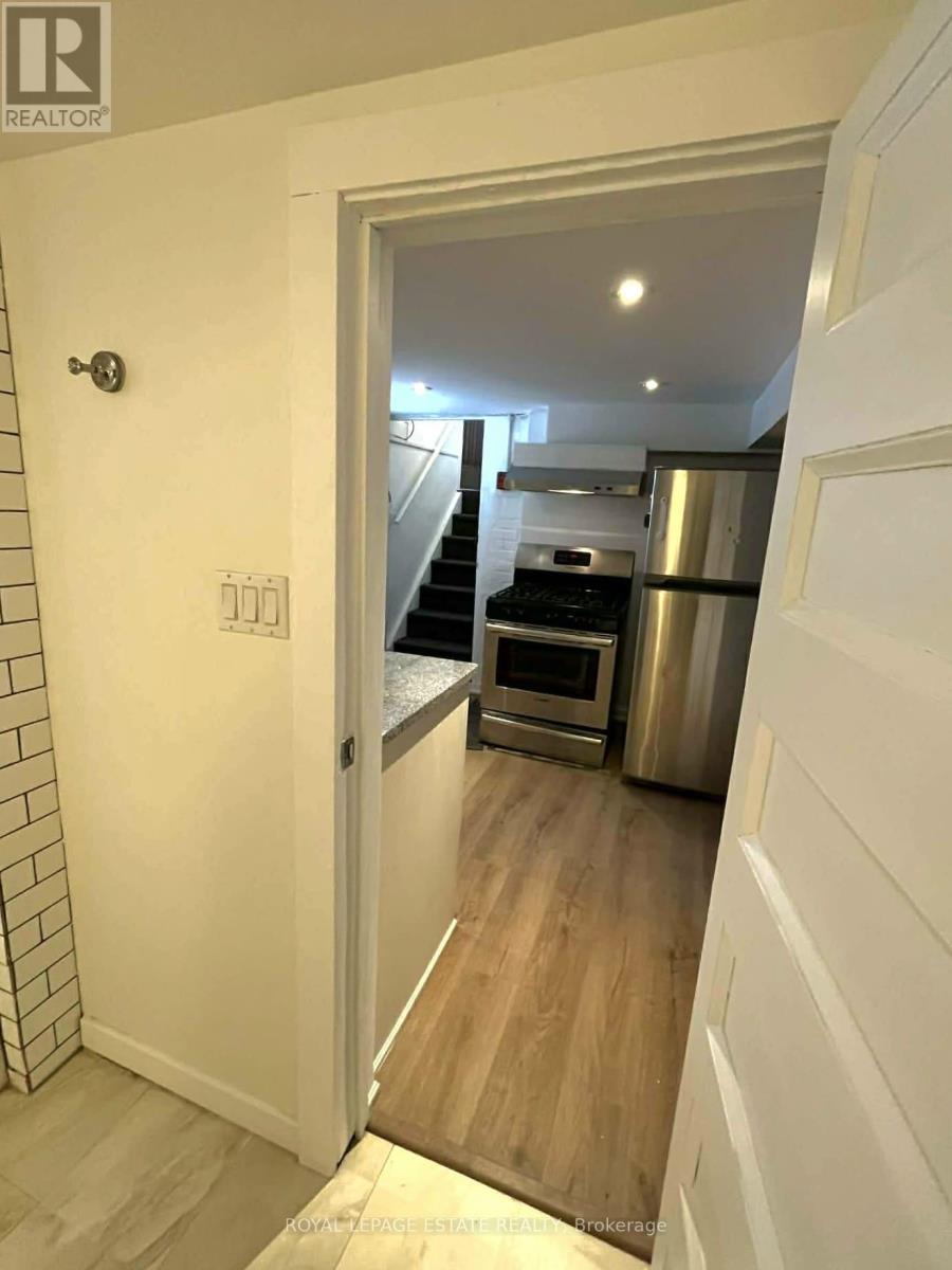 Bsmt Apt - 225 Indian Road, Toronto, Ontario  M6R 2W8 - Photo 10 - W12731500