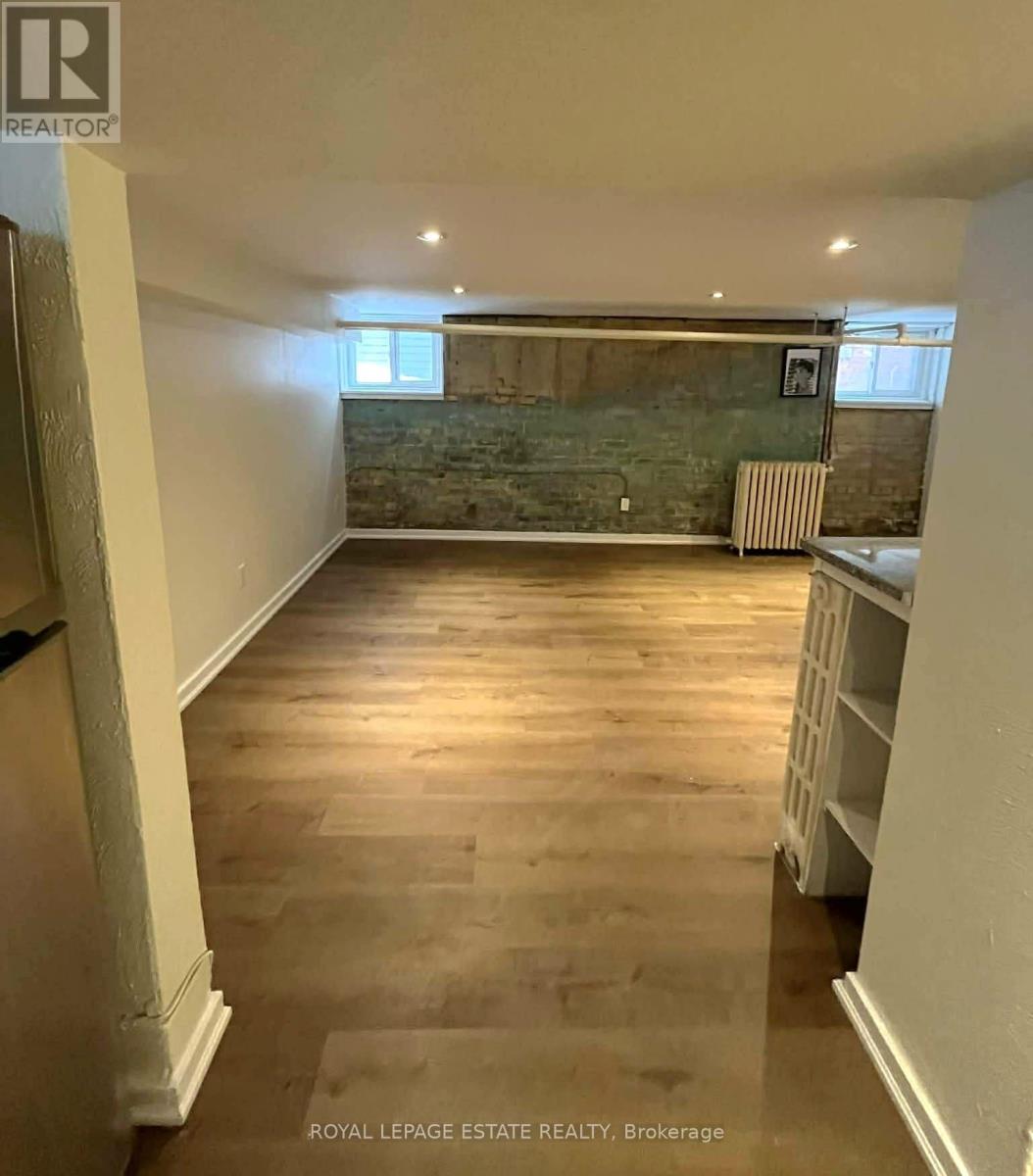 Bsmt Apt - 225 Indian Road, Toronto, Ontario  M6R 2W8 - Photo 13 - W12731500