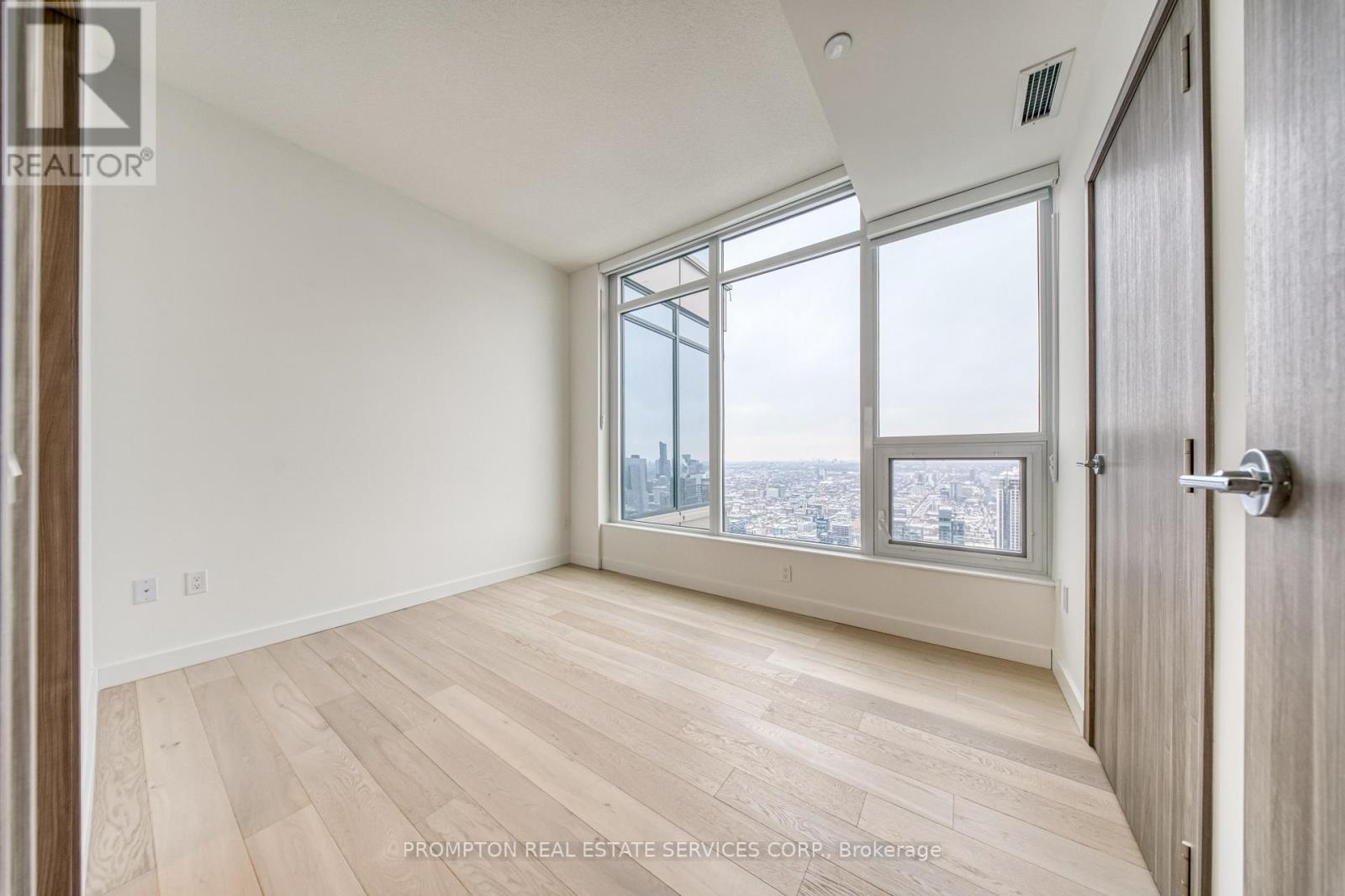 6802 - 1 Concord Cityplace Way, Toronto, Ontario  M5V 0X3 - Photo 13 - C12785084