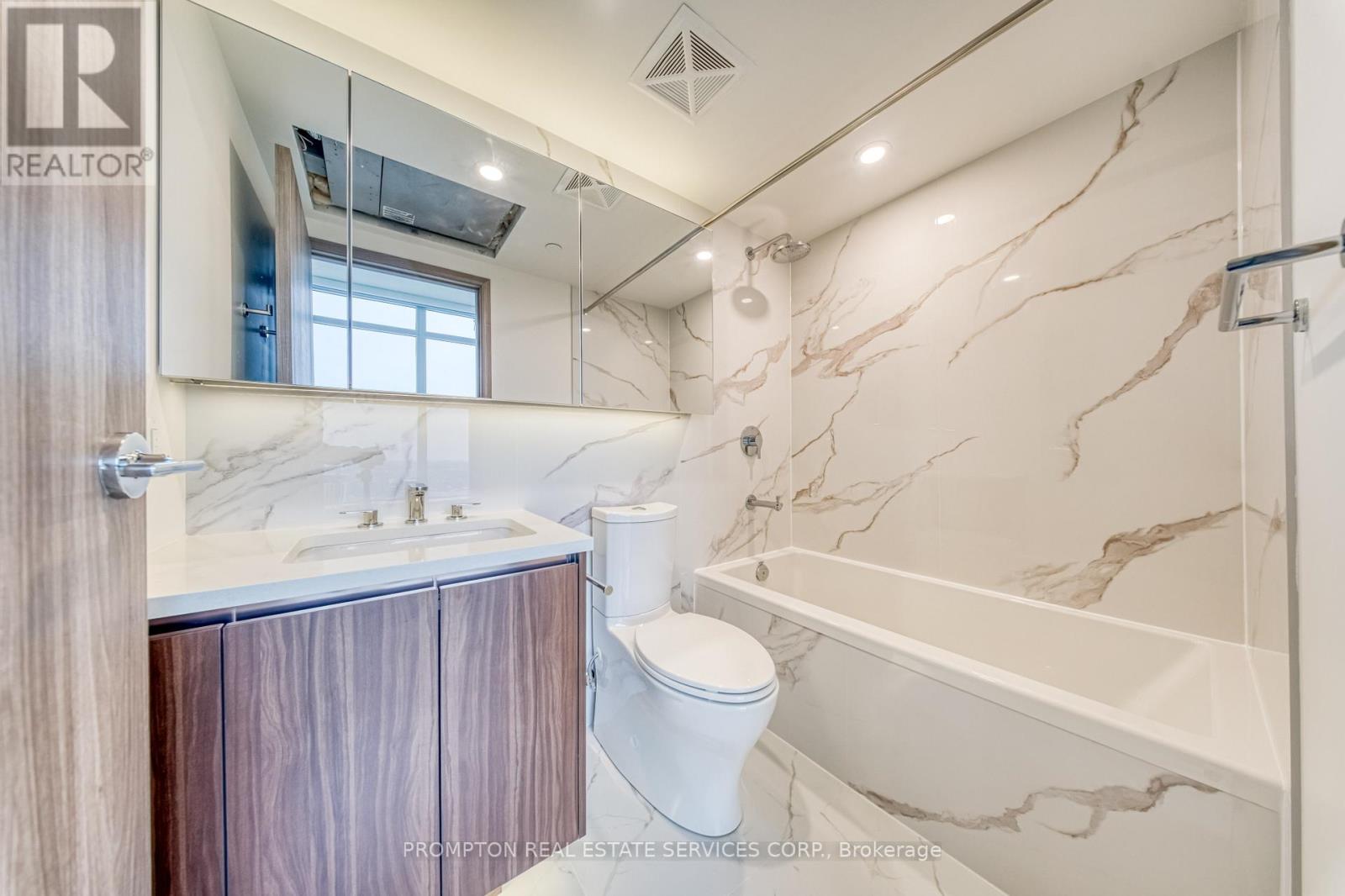 6802 - 1 Concord Cityplace Way, Toronto, Ontario  M5V 0X3 - Photo 17 - C12785084