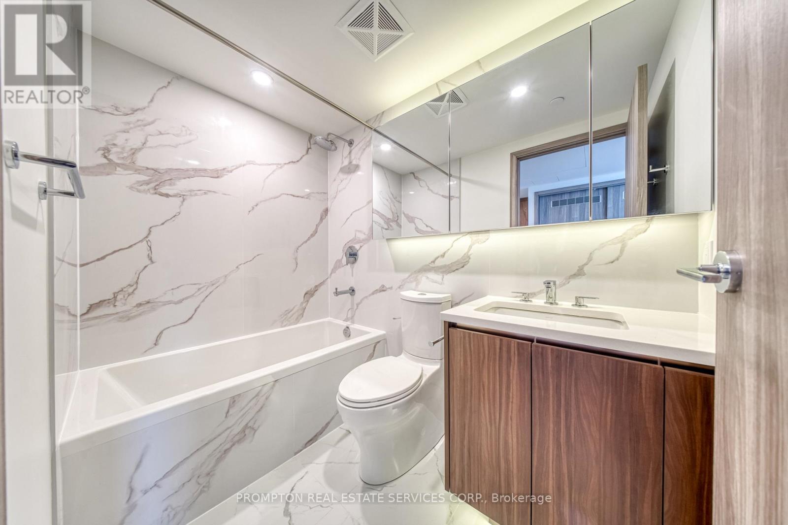 6802 - 1 Concord Cityplace Way, Toronto, Ontario  M5V 0X3 - Photo 23 - C12785084