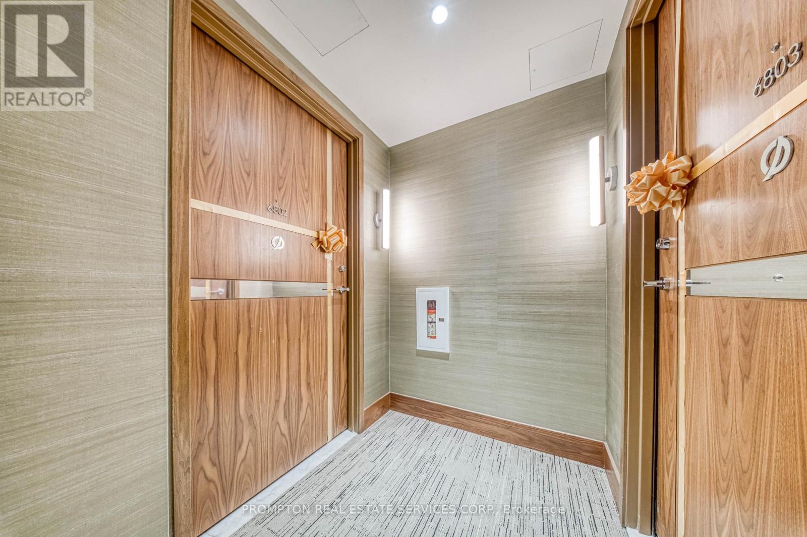 6802 - 1 Concord Cityplace Way, Toronto, Ontario  M5V 0X3 - Photo 3 - C12785084