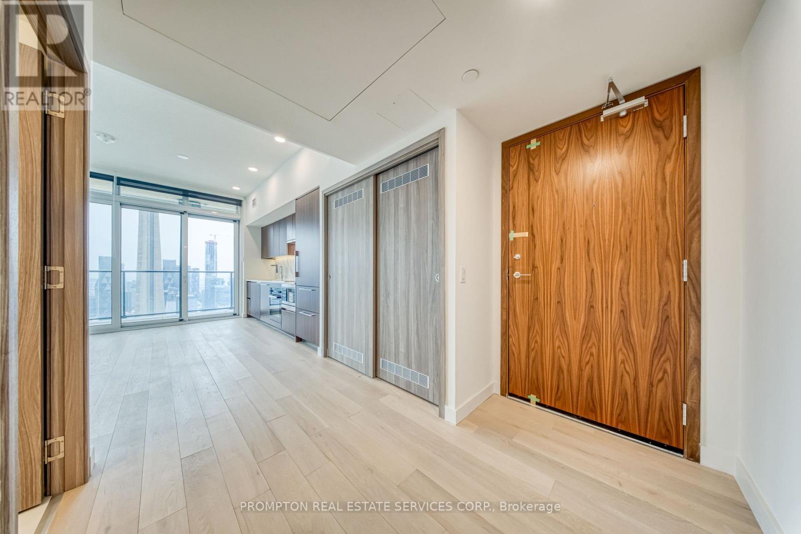 6802 - 1 Concord Cityplace Way, Toronto, Ontario  M5V 0X3 - Photo 4 - C12785084