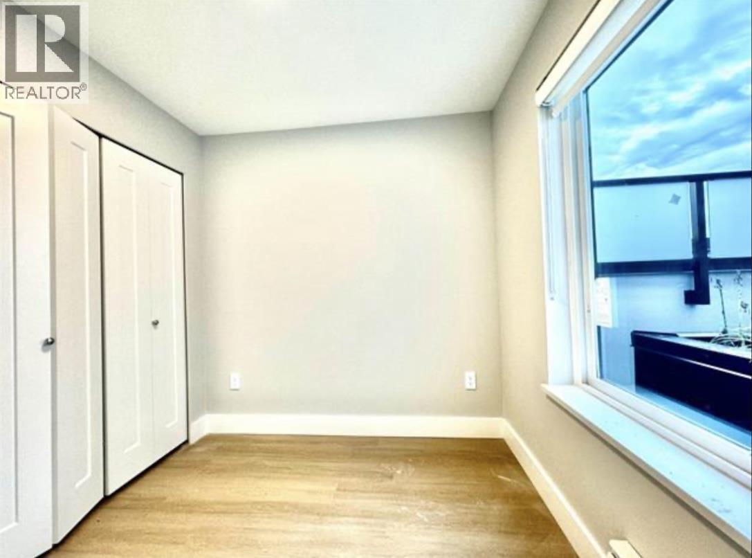 Listing Picture 12 of 12 : 204 3050 KINGSWAY, Vancouver / 溫哥華 - 魯藝地產 Yvonne Lu Group - MLS Medallion Club Member