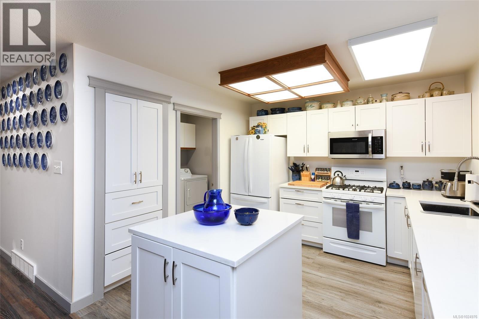 1331 Coast View Dr, Comox, British Columbia  V9M 3S7 - Photo 6 - 1024976