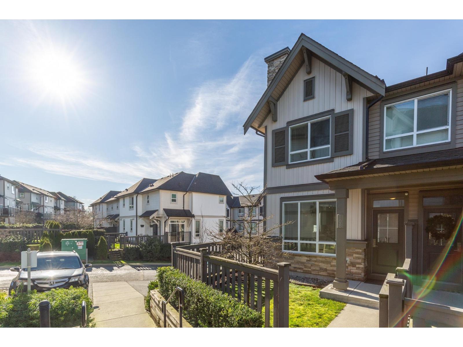 108 30930 Westridge Place, Abbotsford, British Columbia  V2T 0H6 - Photo 2 - R3087928